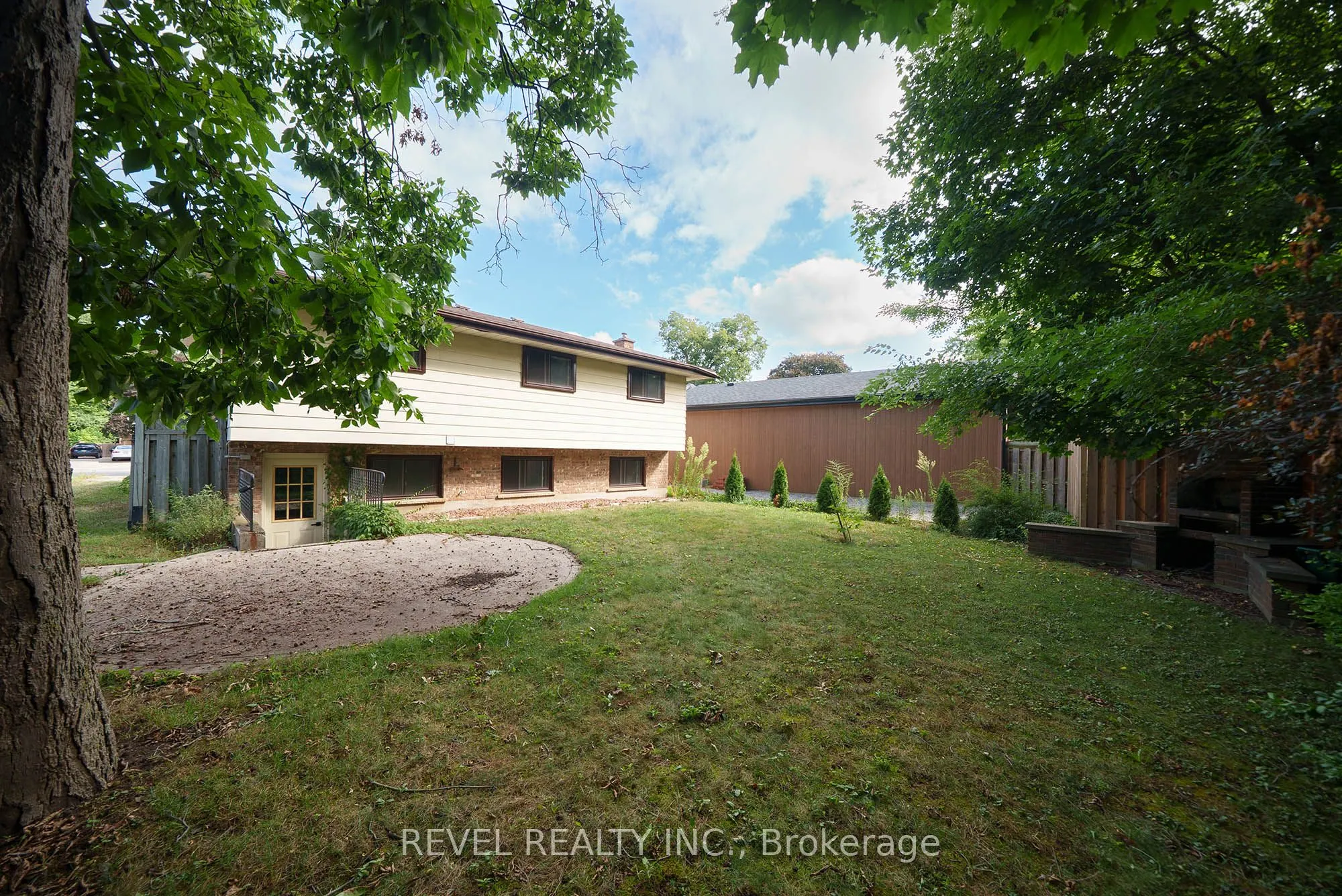 11 Glenwood Drive