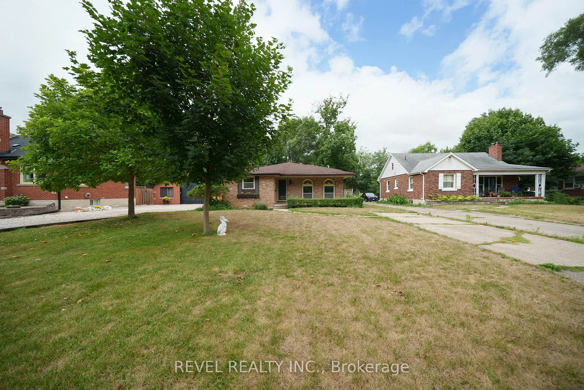 11 Glenwood Drive