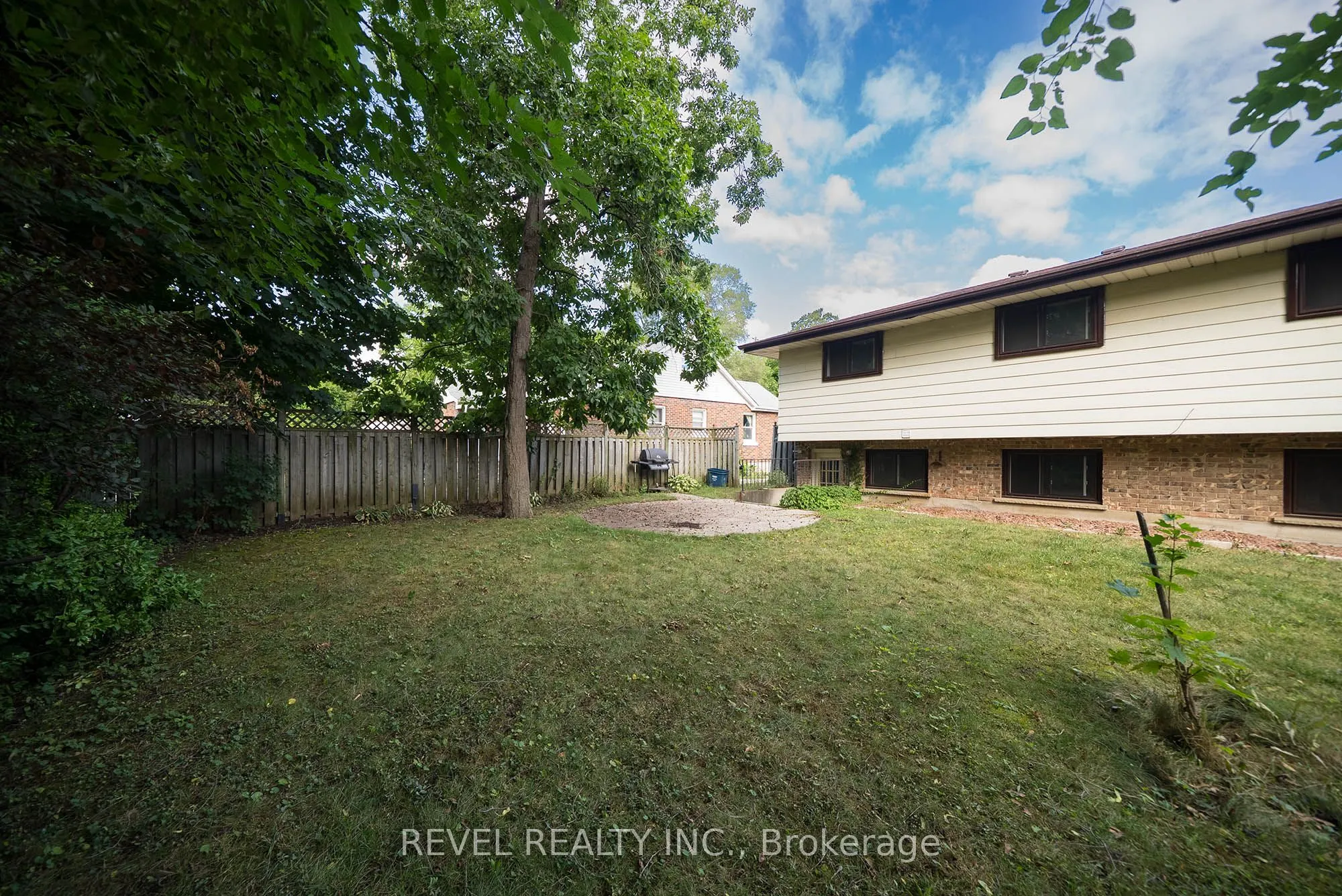 11 Glenwood Drive
