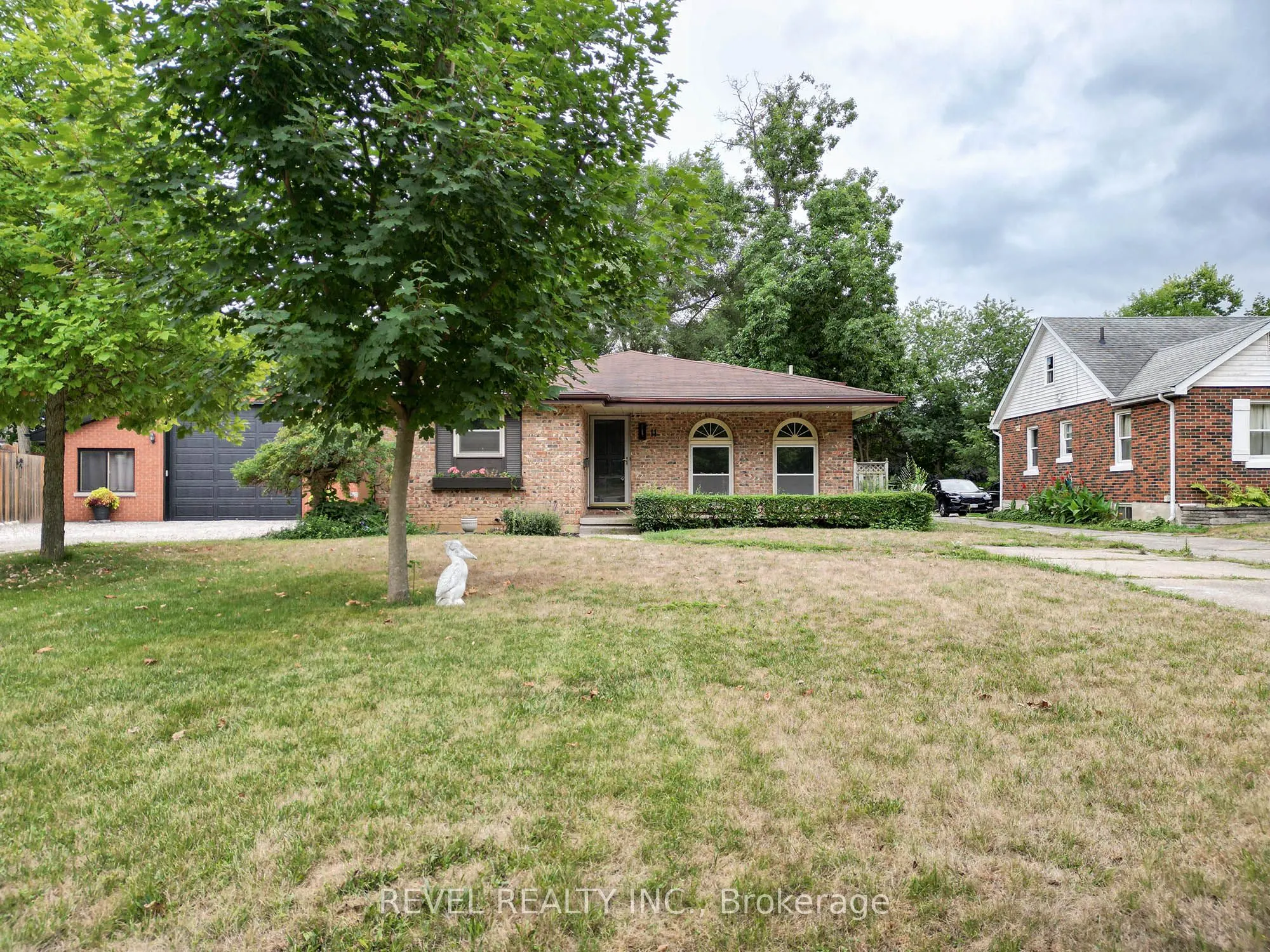 11 Glenwood Drive