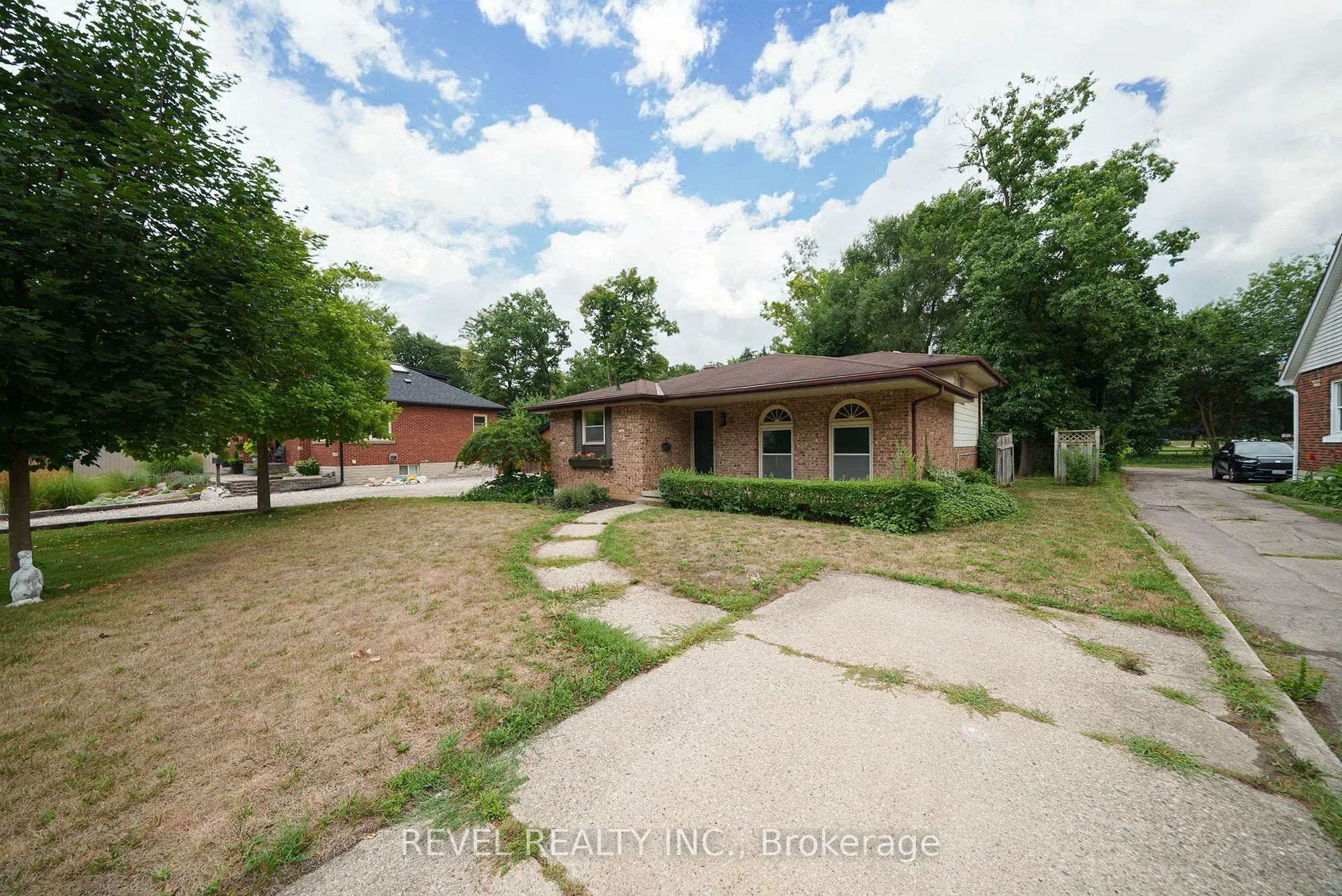 11 Glenwood Drive