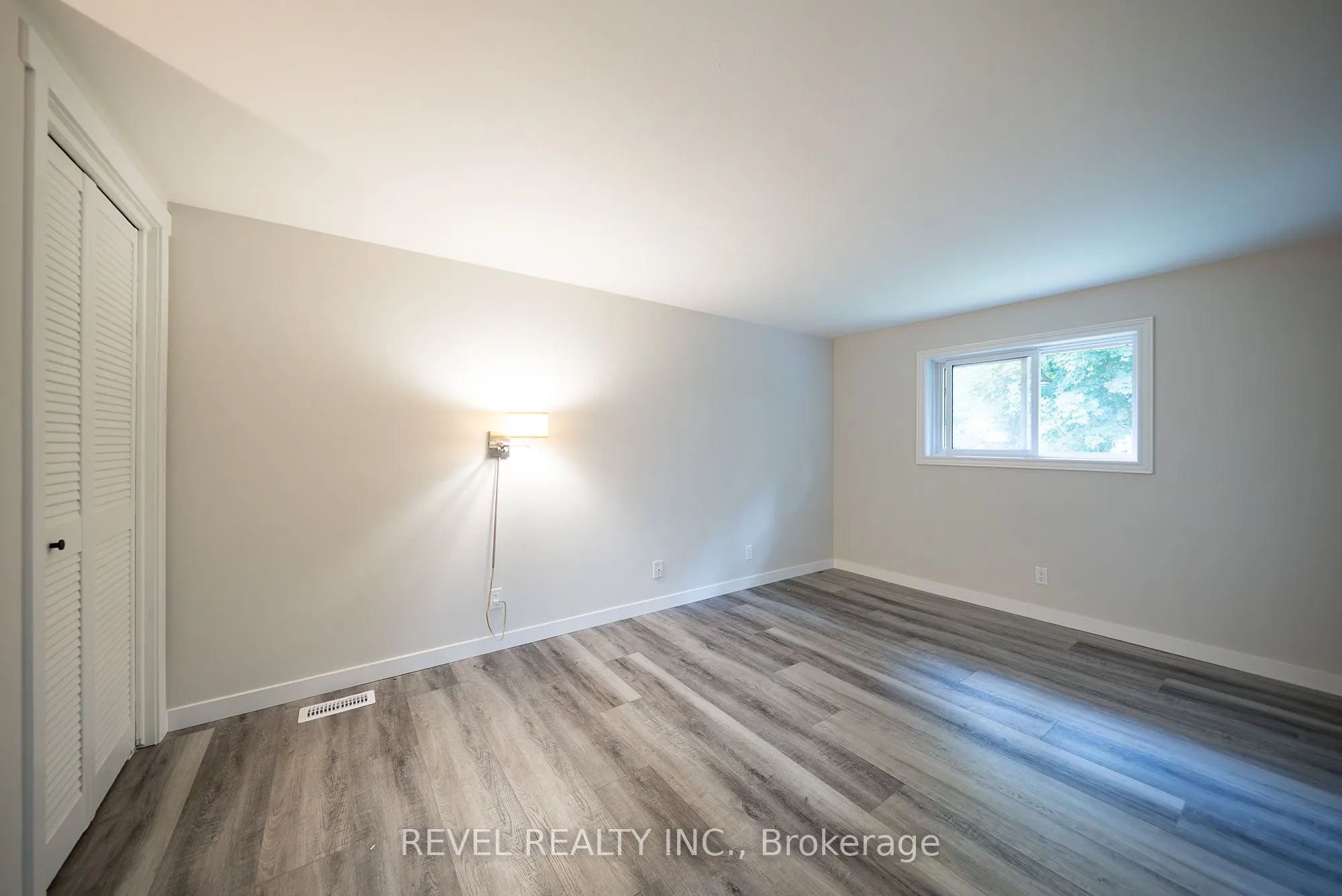 11 Glenwood Drive