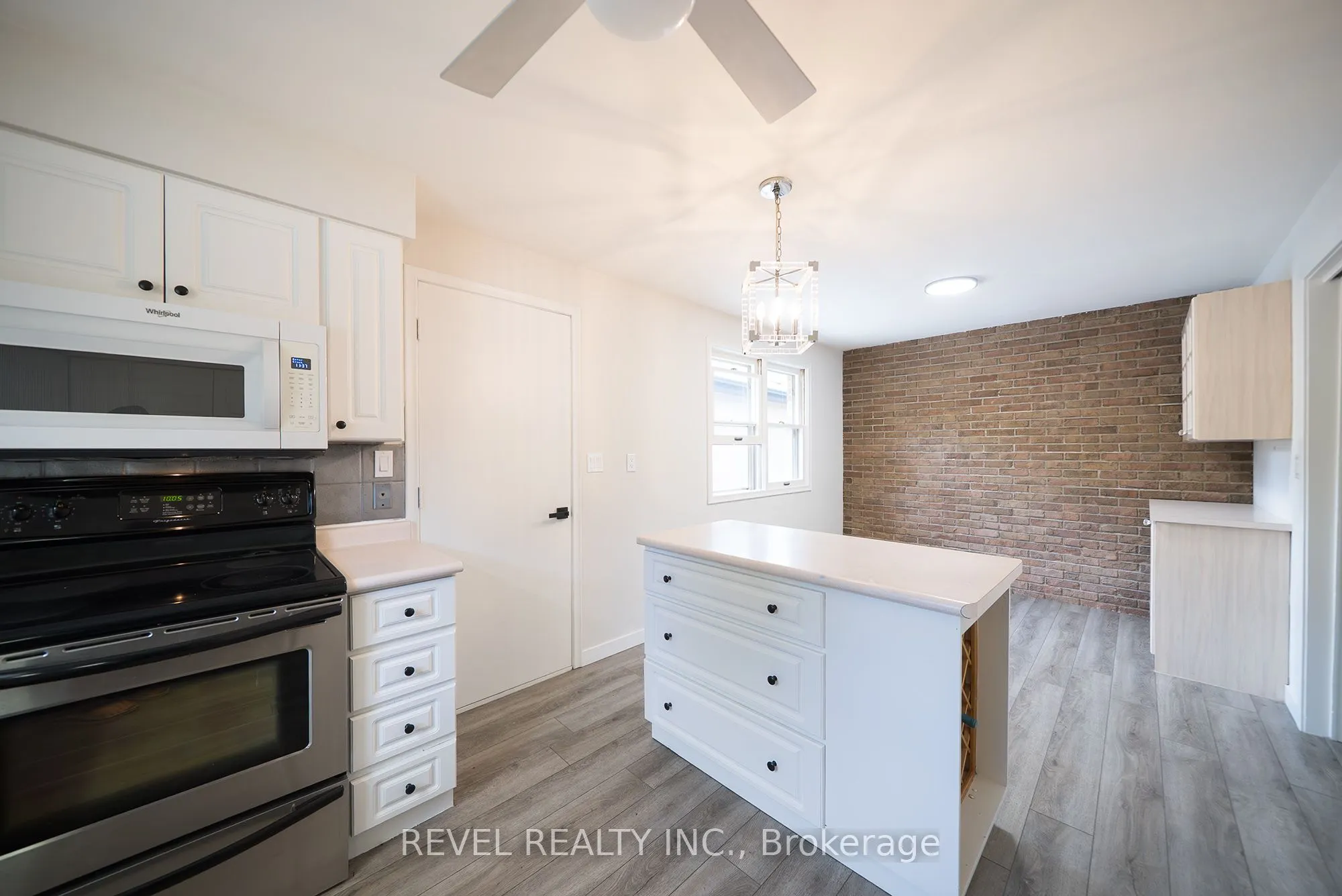 11 Glenwood Drive