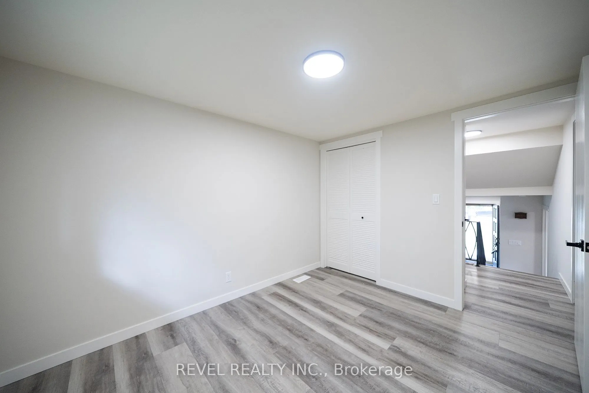 11 Glenwood Drive