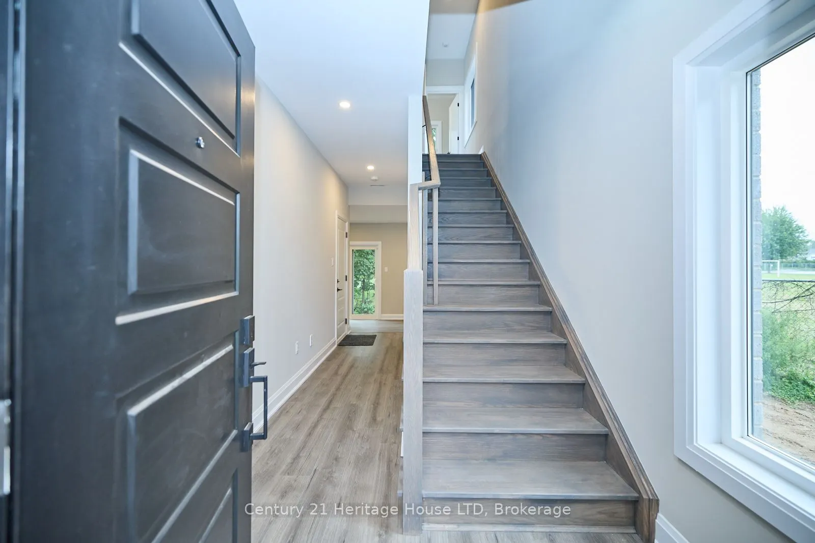 292 Vine Street, #83
