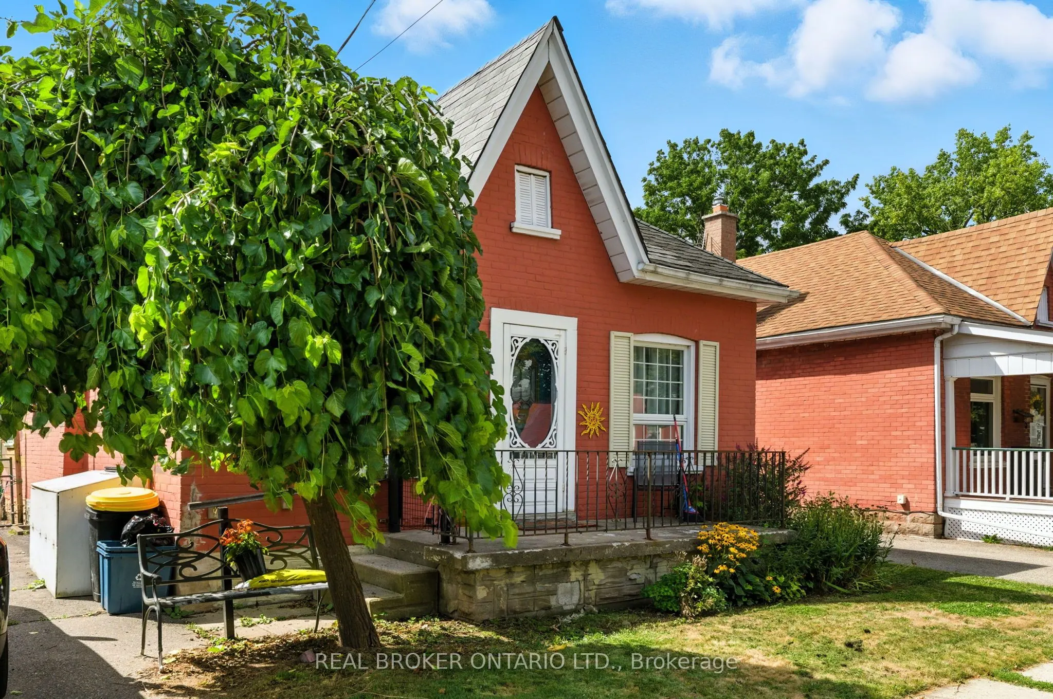 96 Aberdeen Avenue