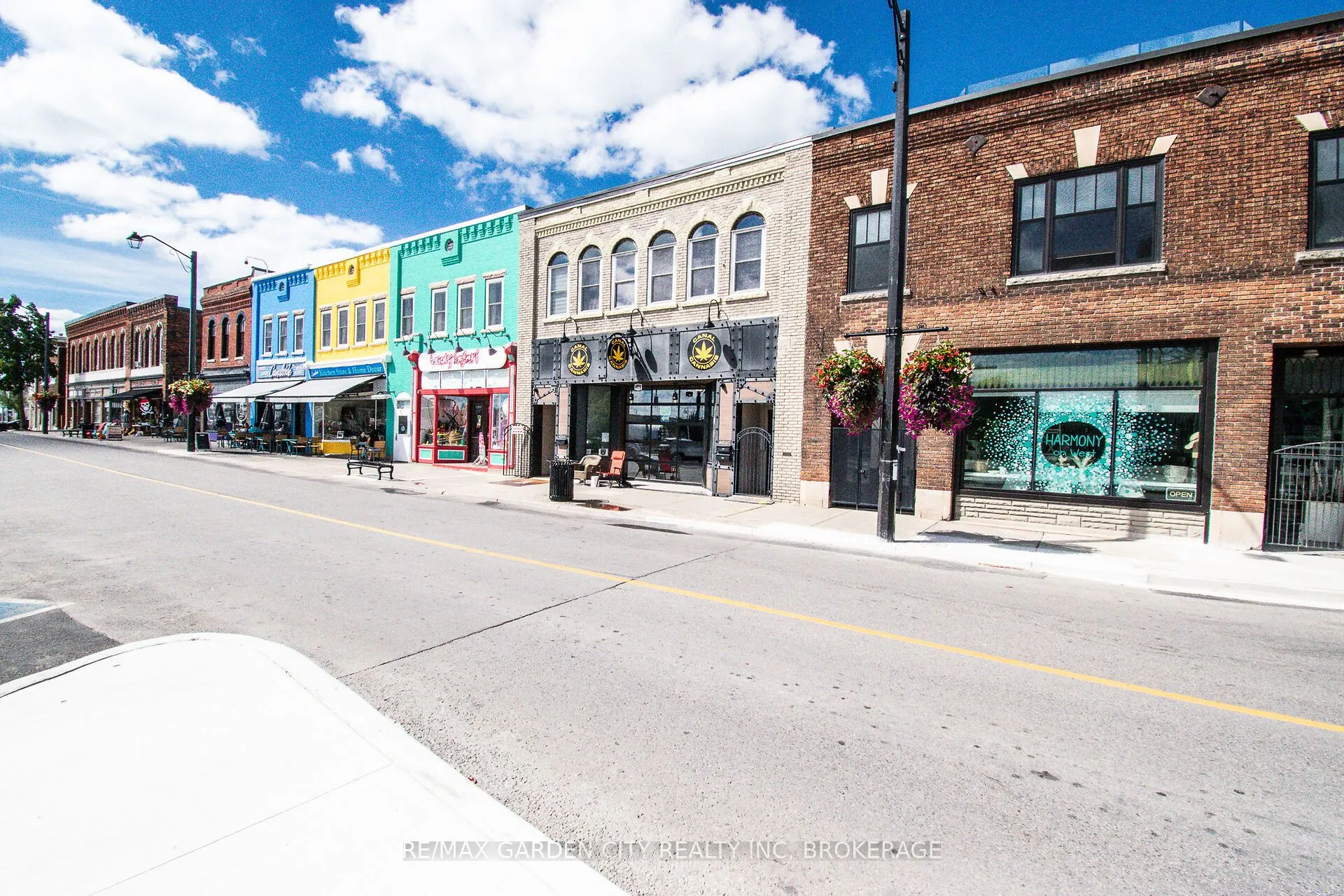 99 CLARENCE Street W