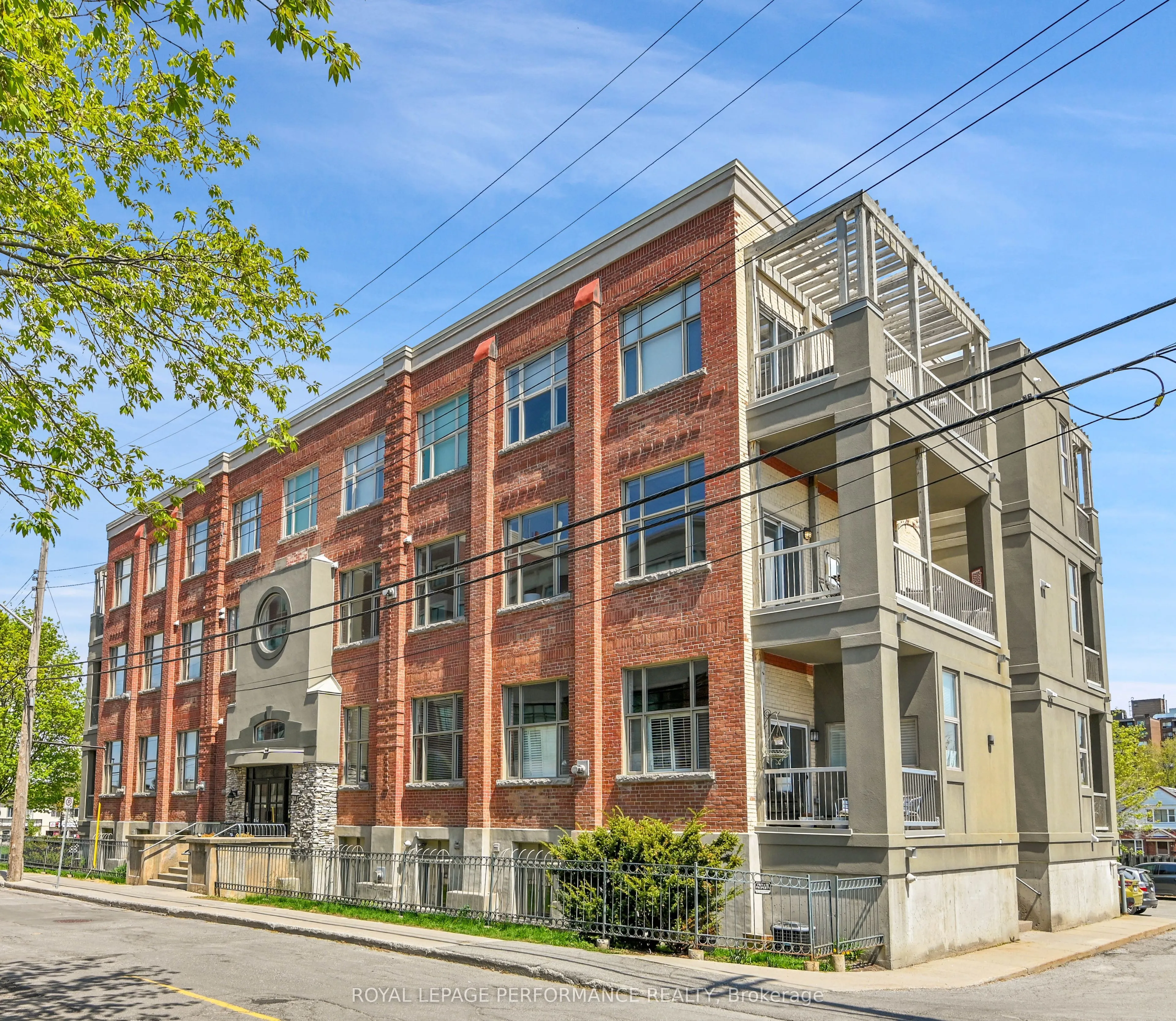 297 Dupuis Street, #205