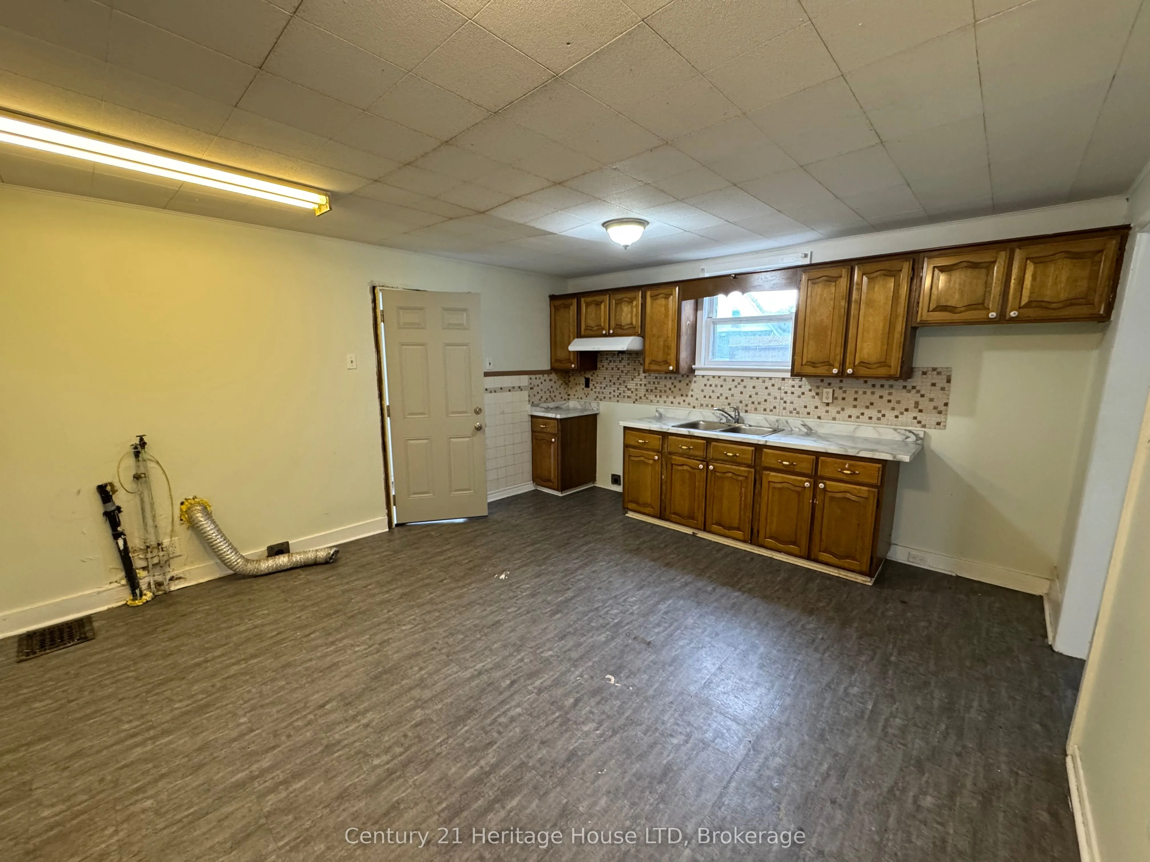 4697 Eastwood Crescent