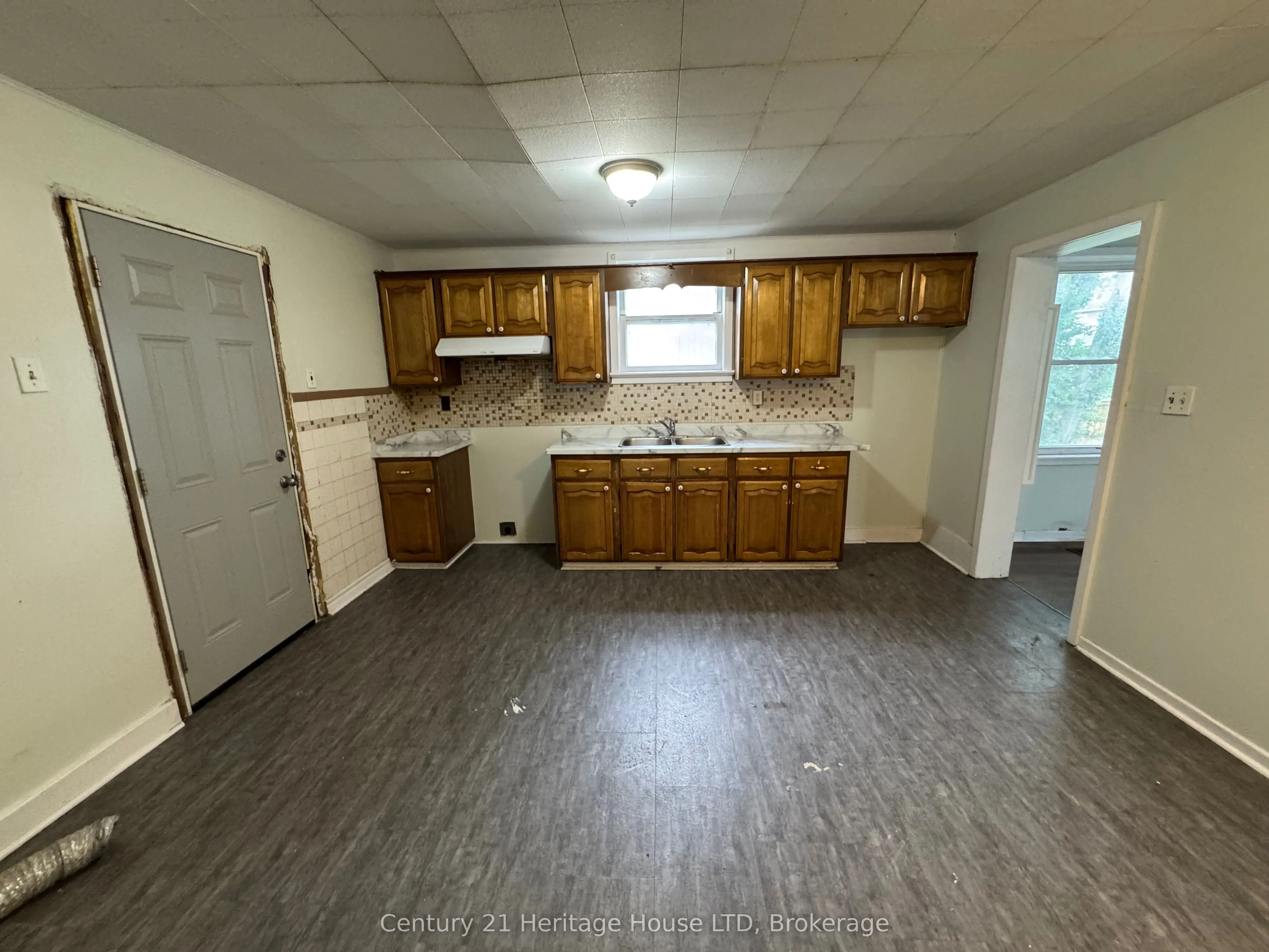 4697 Eastwood Crescent