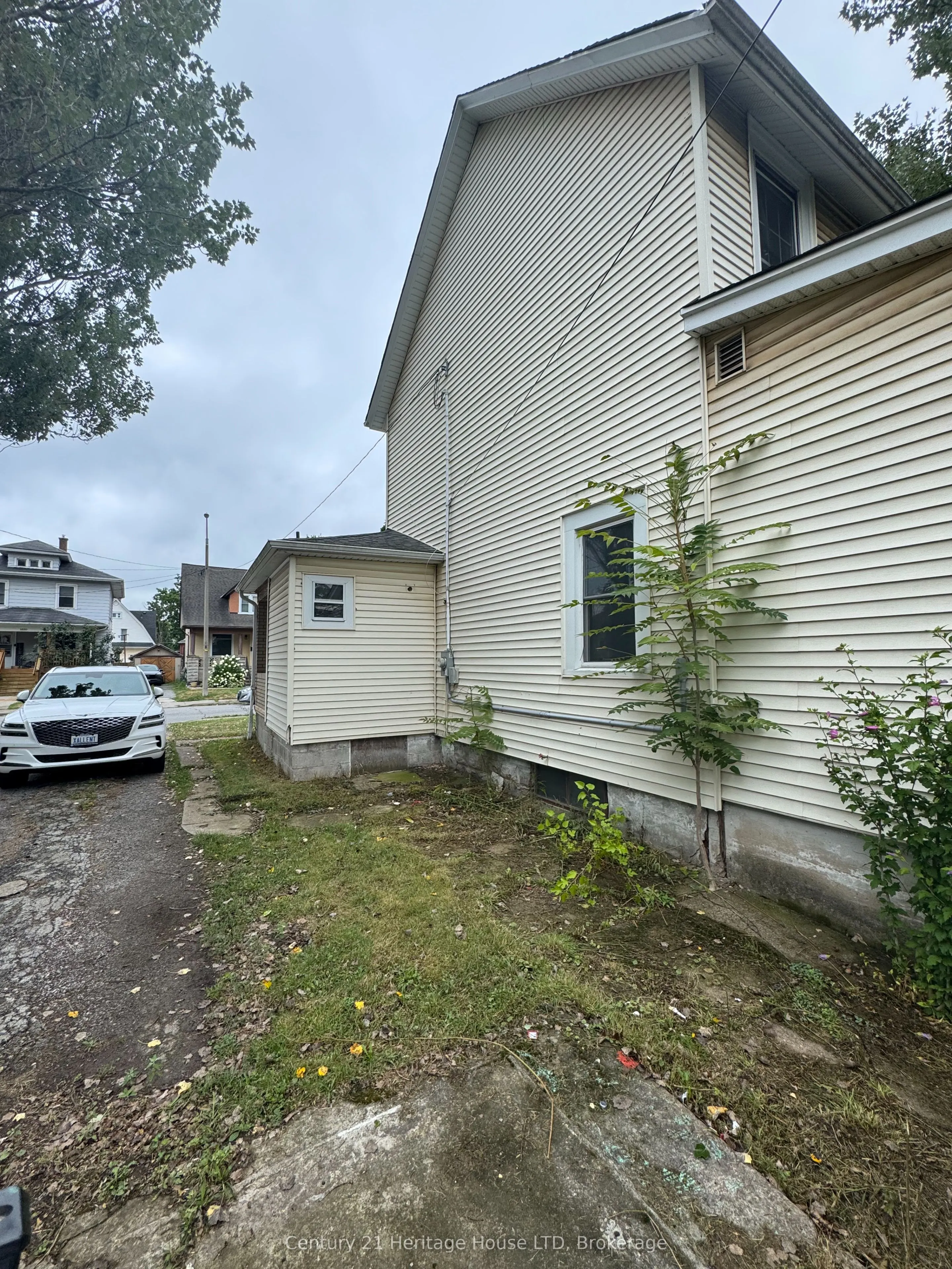 4697 Eastwood Crescent