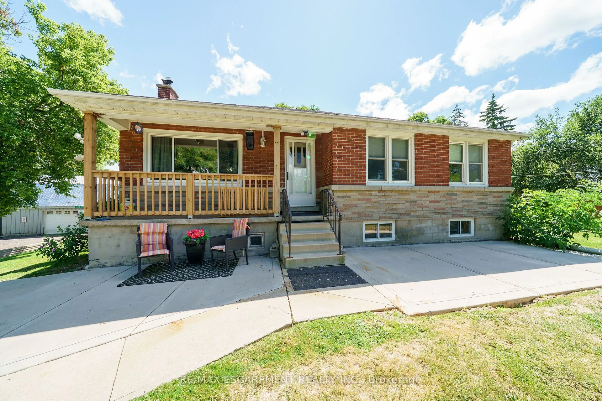 226 Carluke Road E