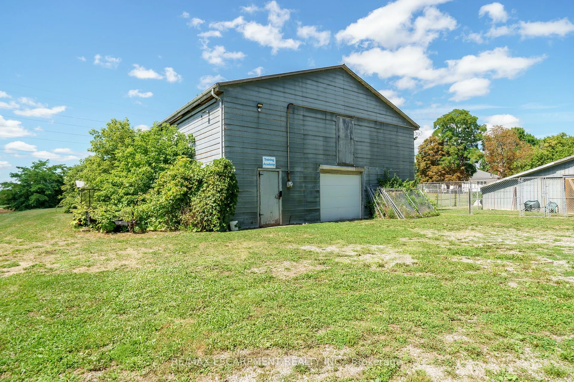 226 Carluke Road E