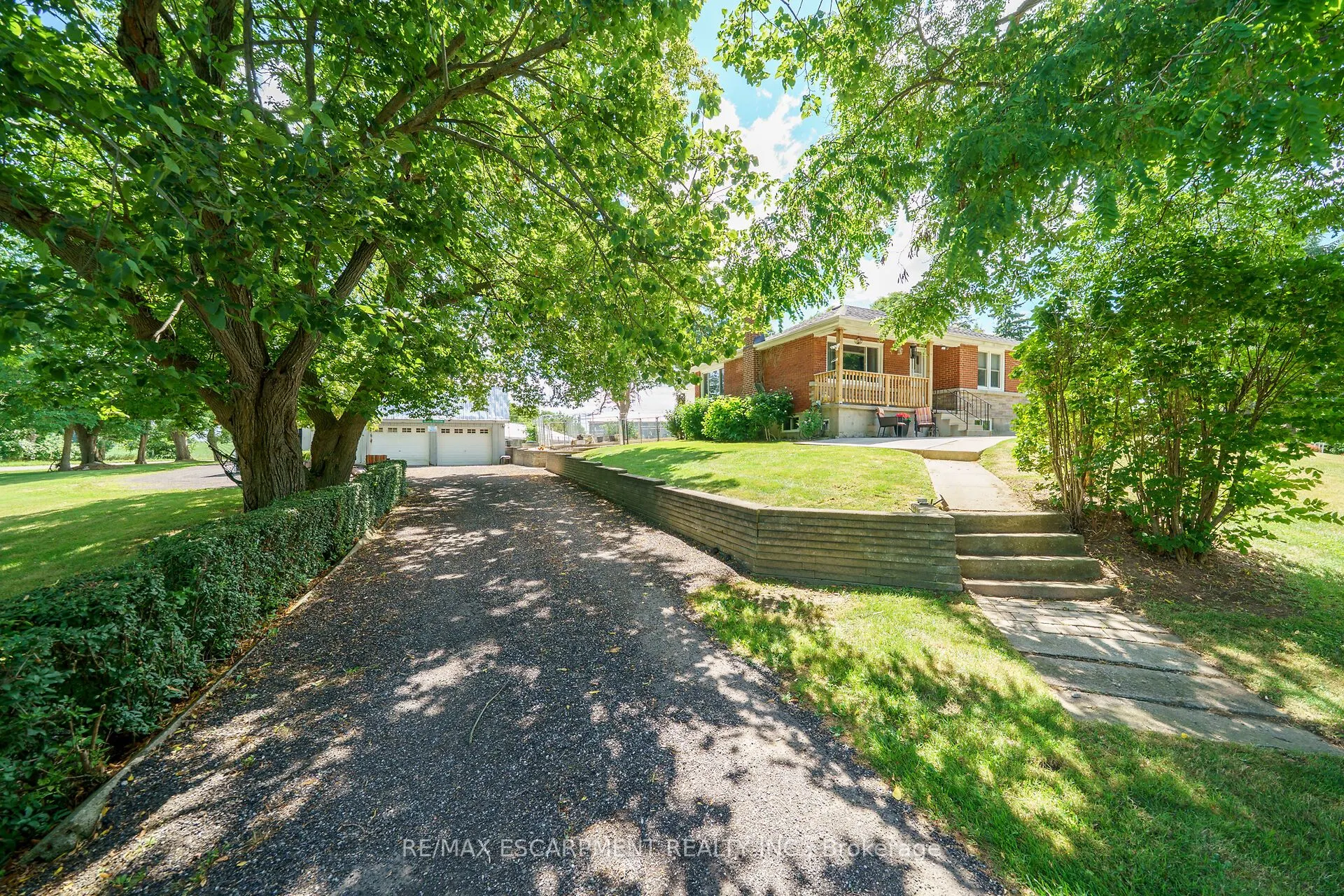 226 Carluke Road E