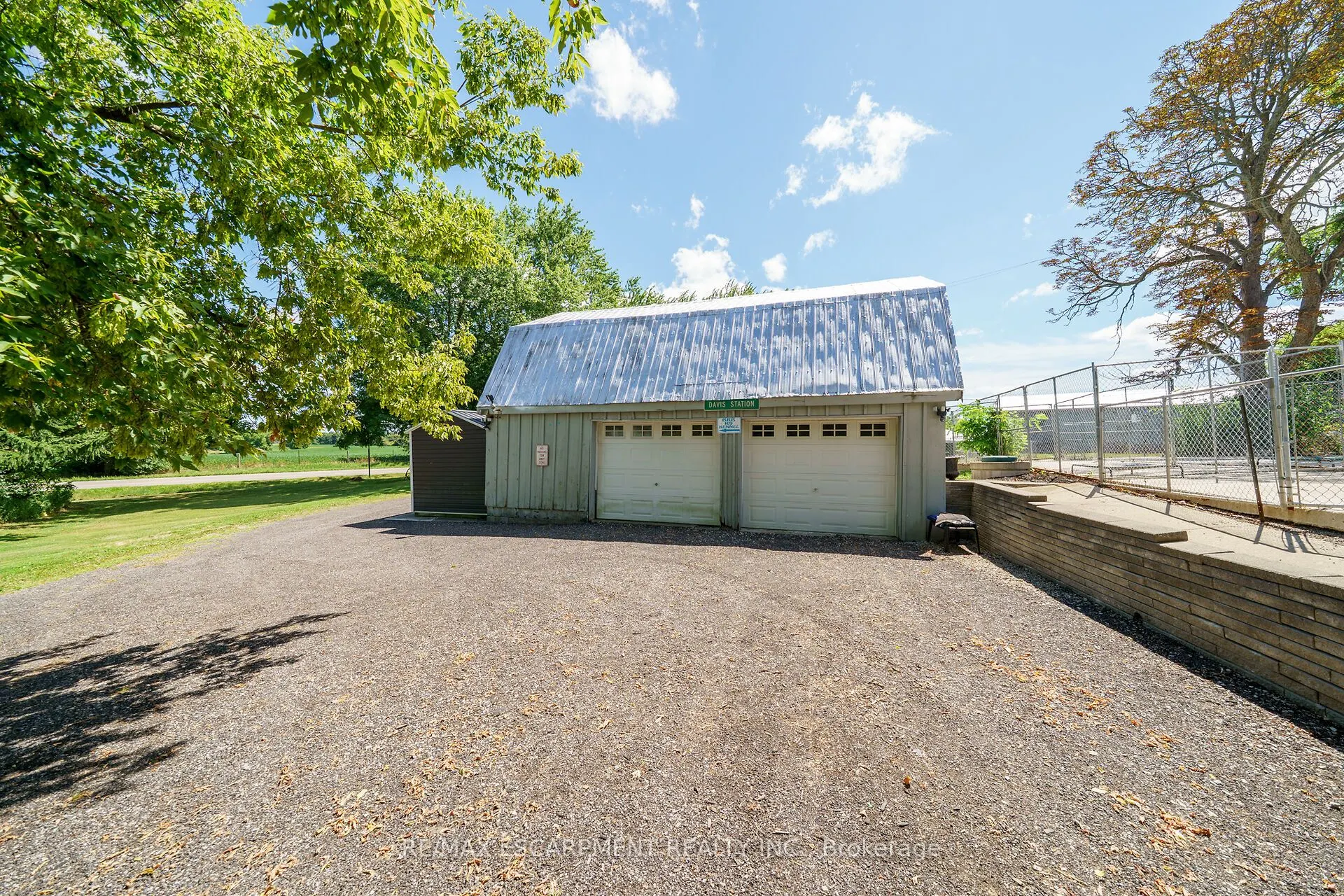 226 Carluke Road E