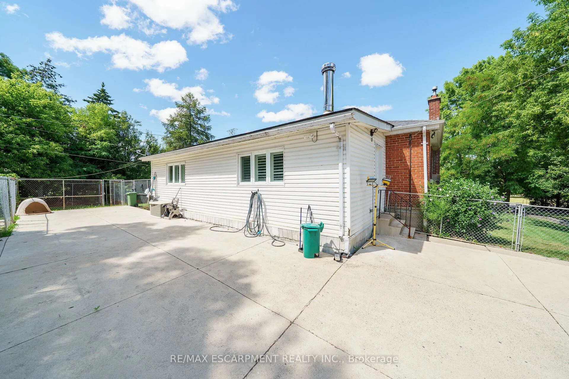 226 Carluke Road E