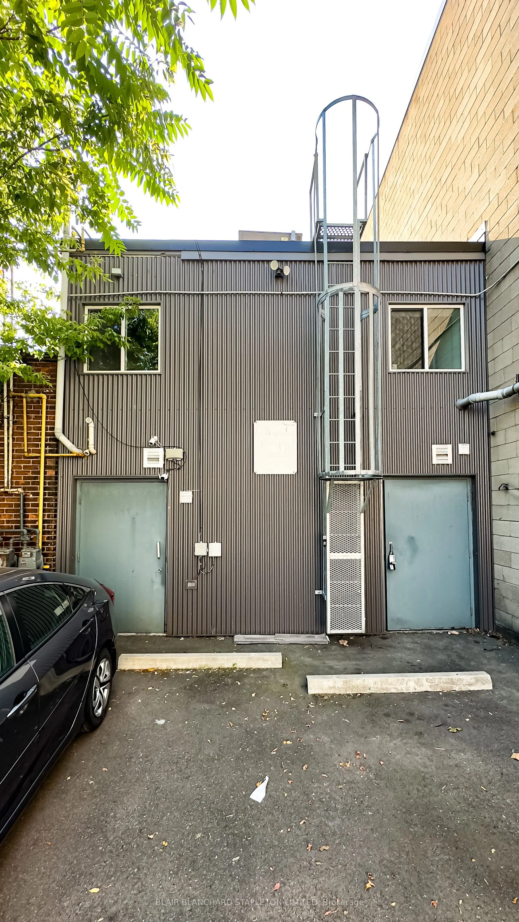 249 Ottawa Street N