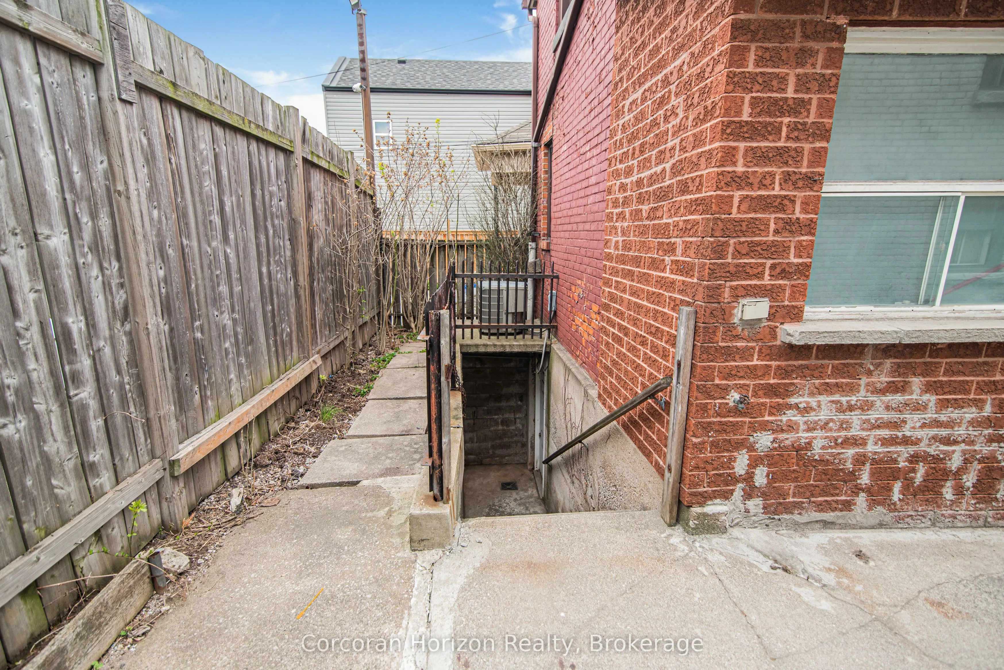 283 Emerald Street N