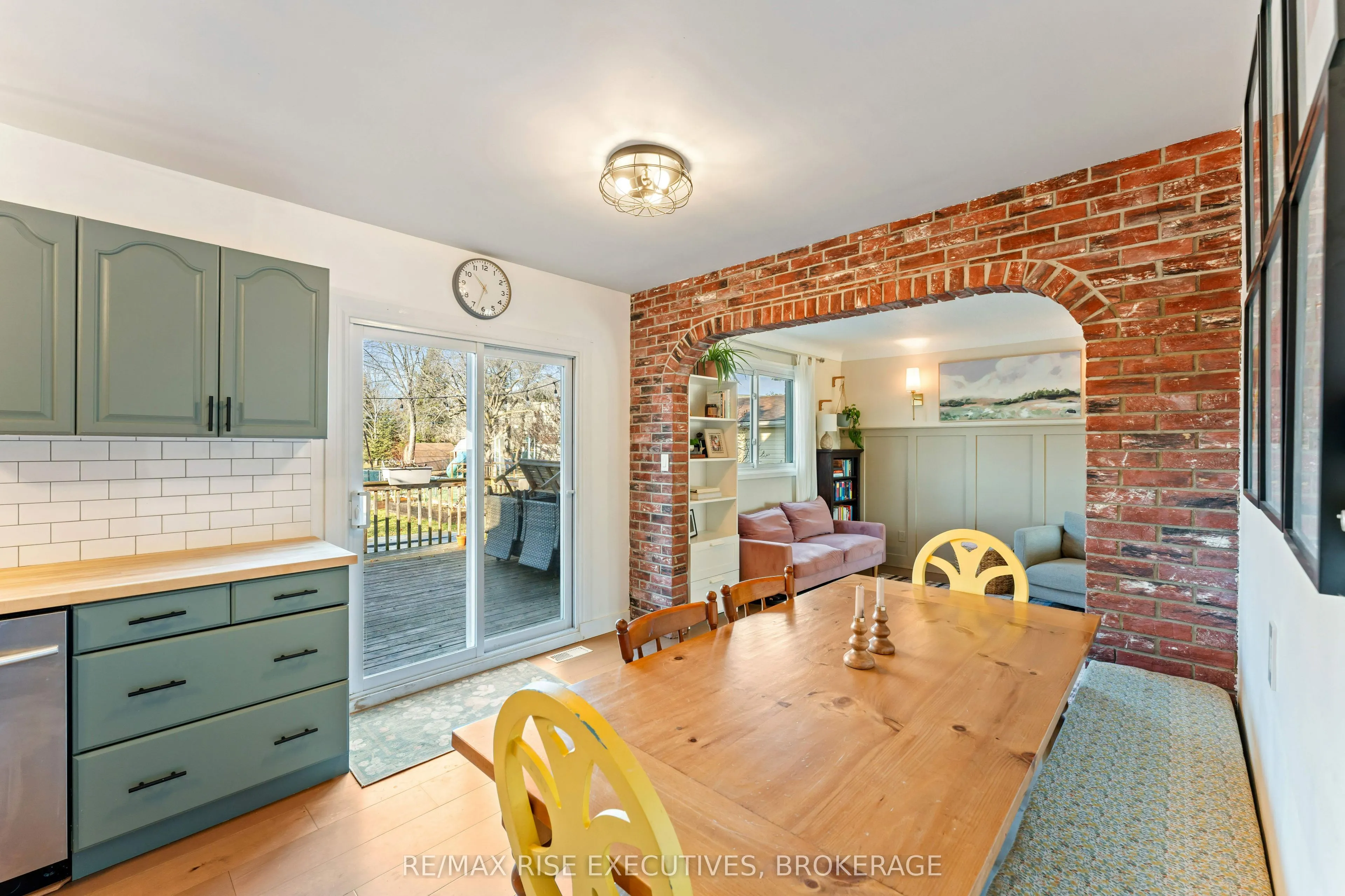 1267 Leyton Avenue