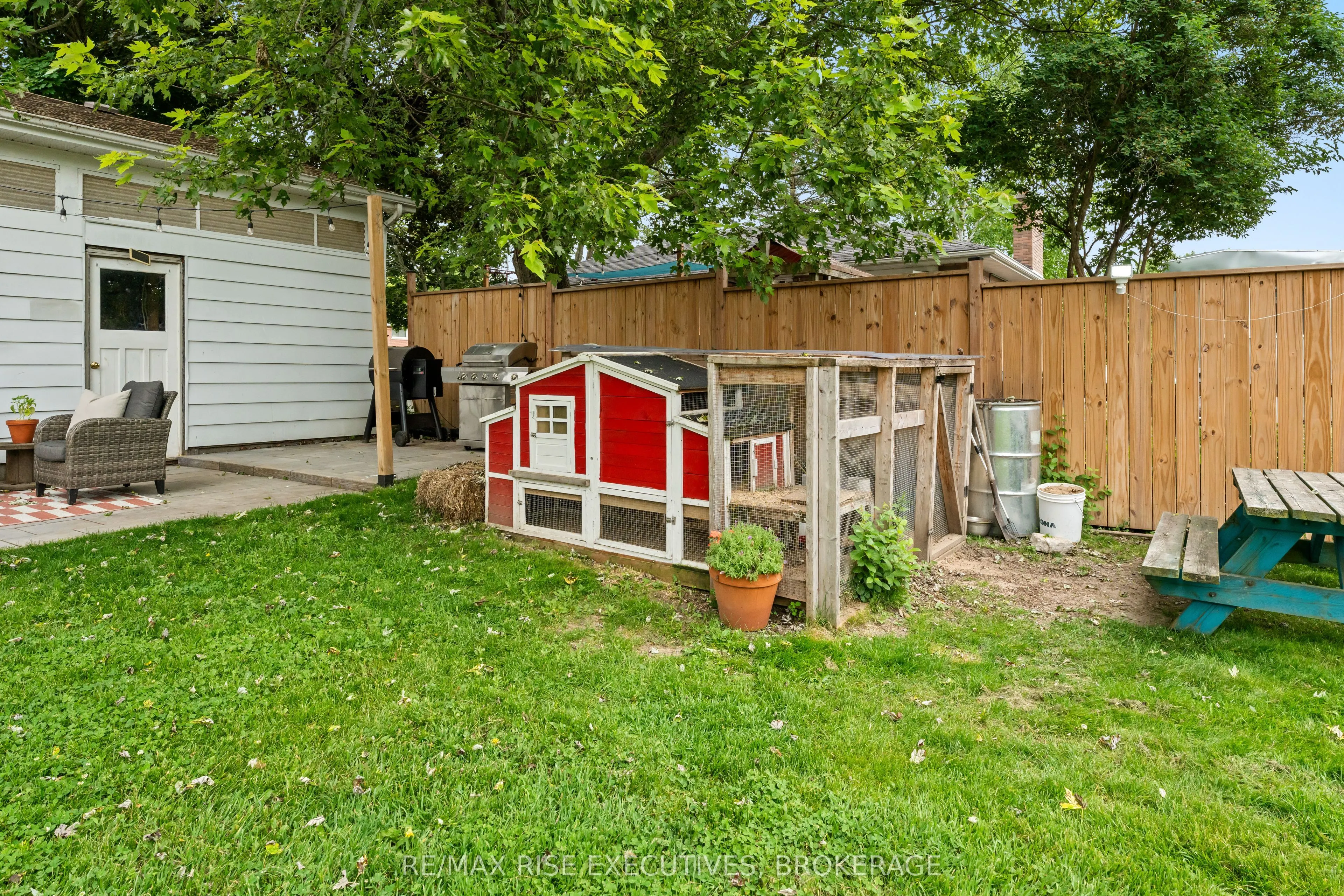1267 Leyton Avenue