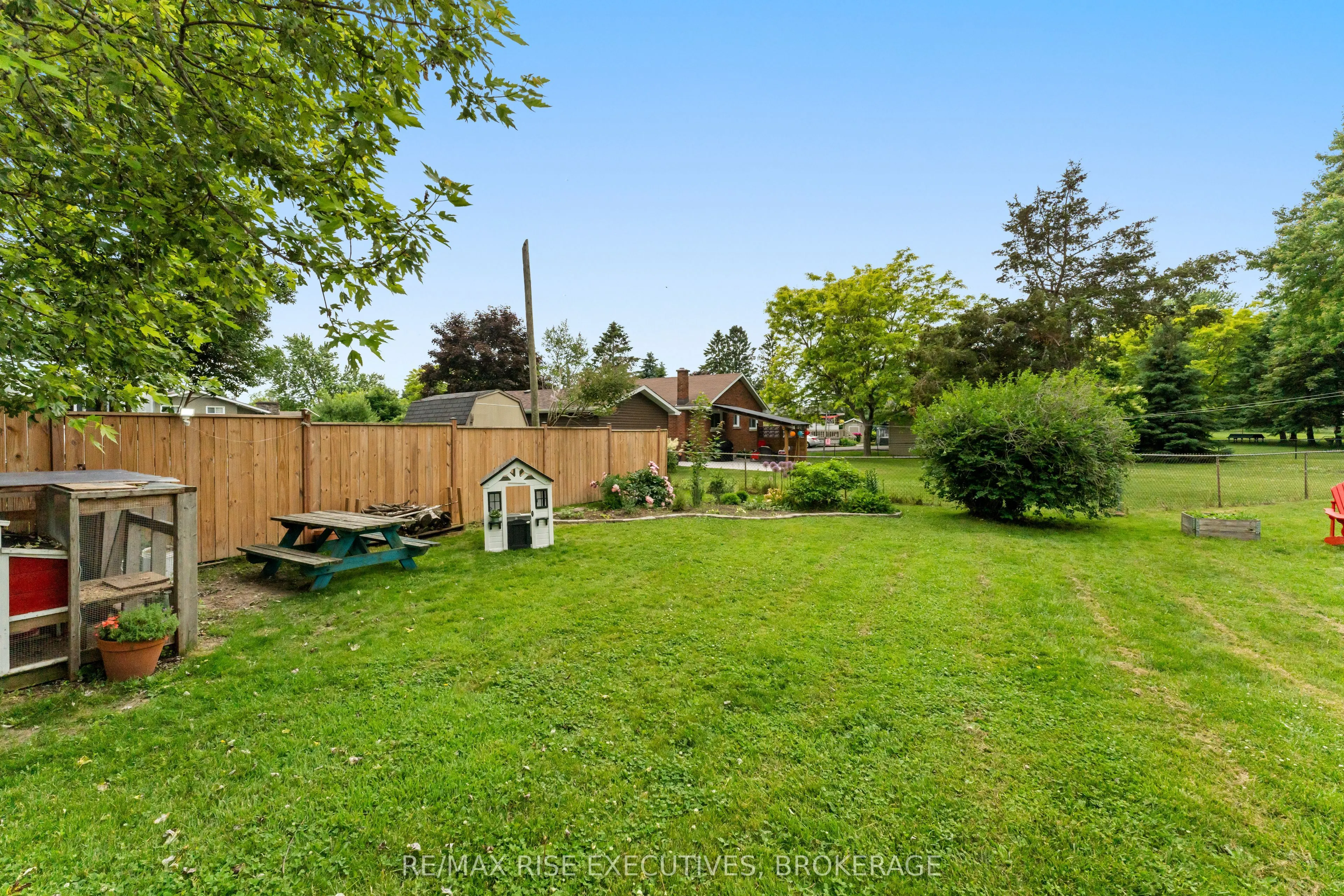1267 Leyton Avenue