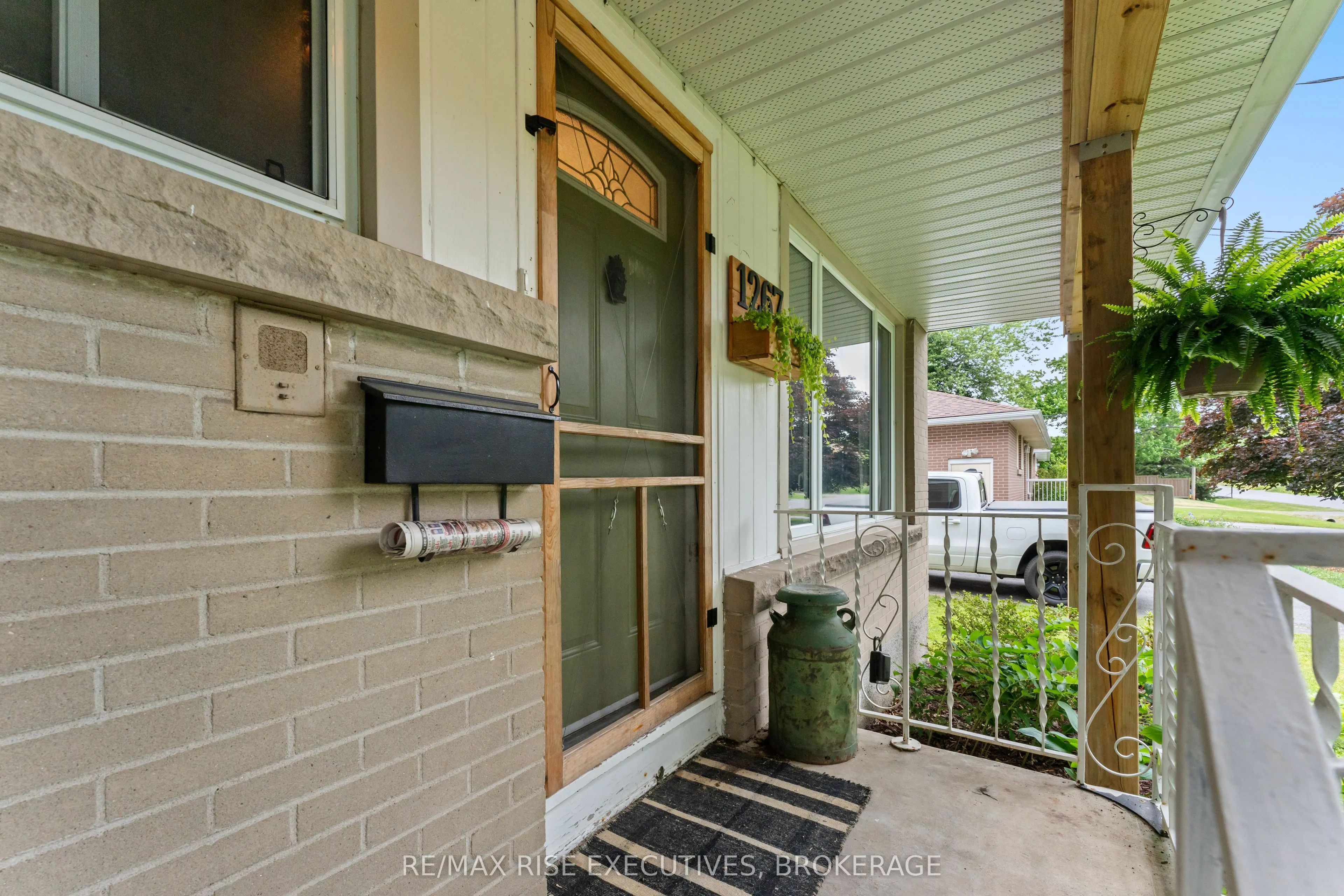 1267 Leyton Avenue