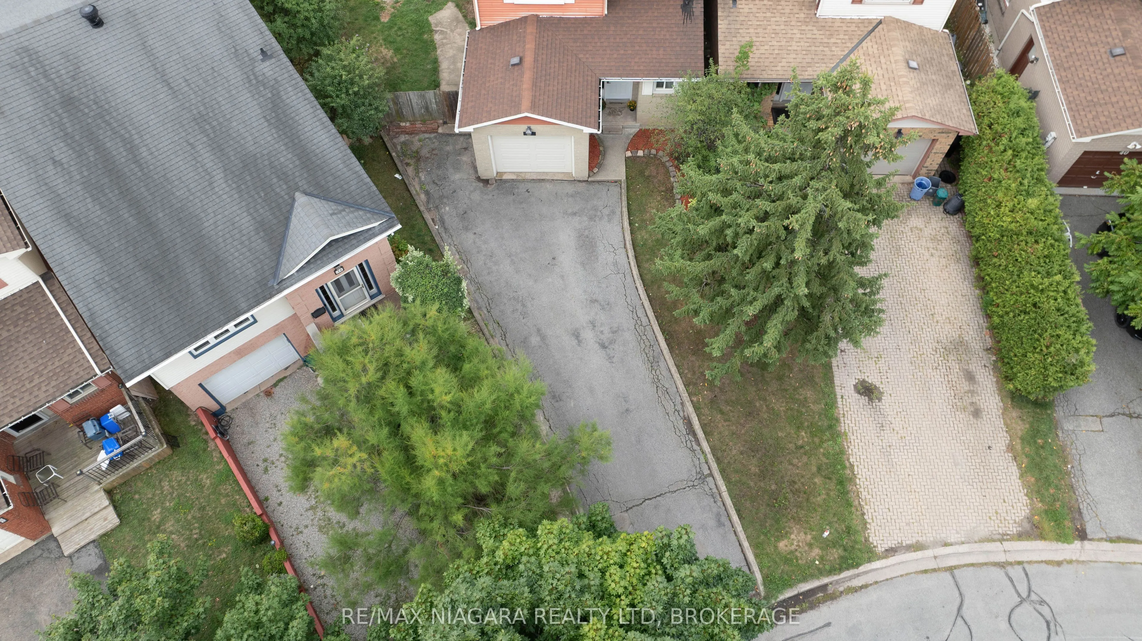 36 BAXTER Crescent