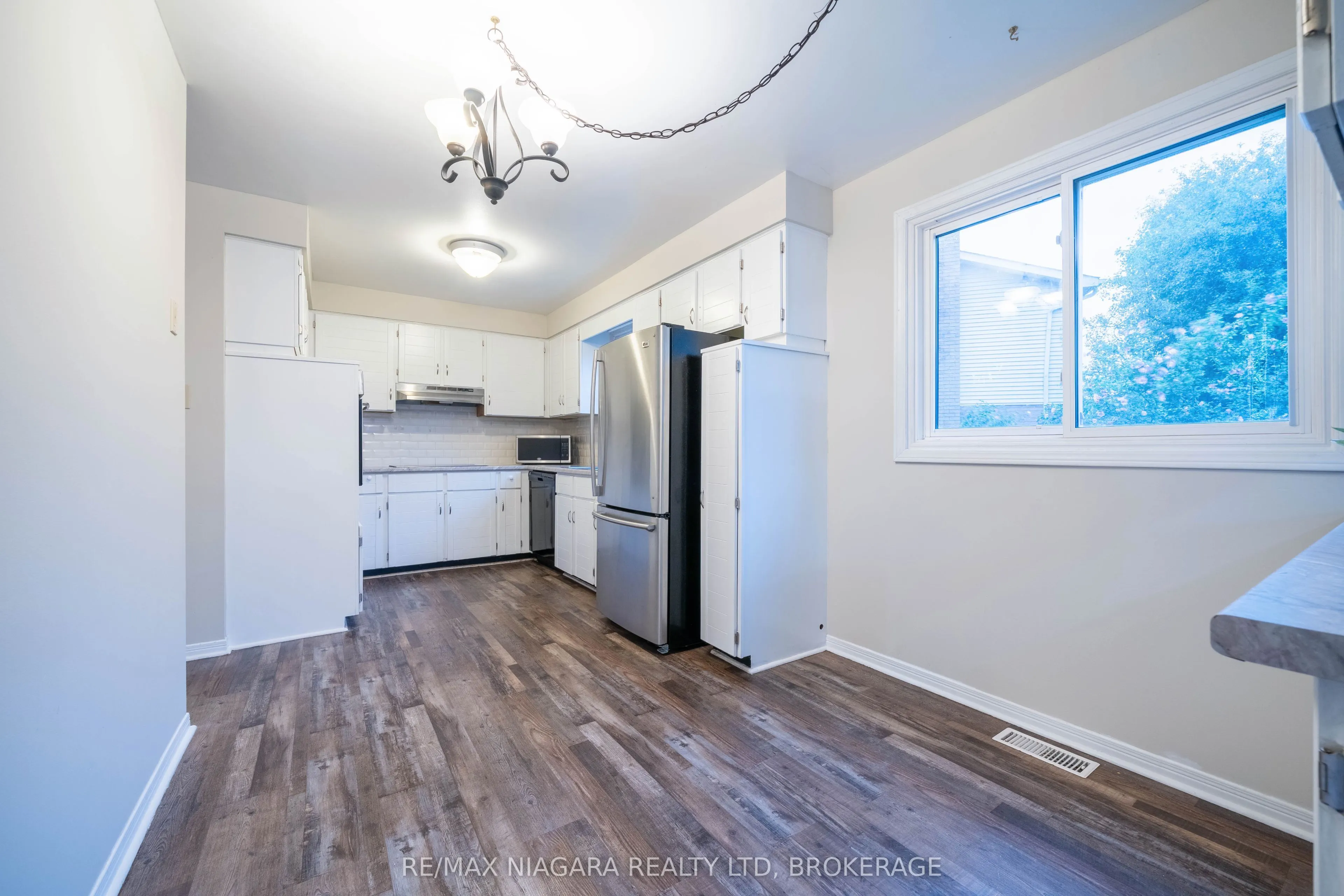 36 BAXTER Crescent