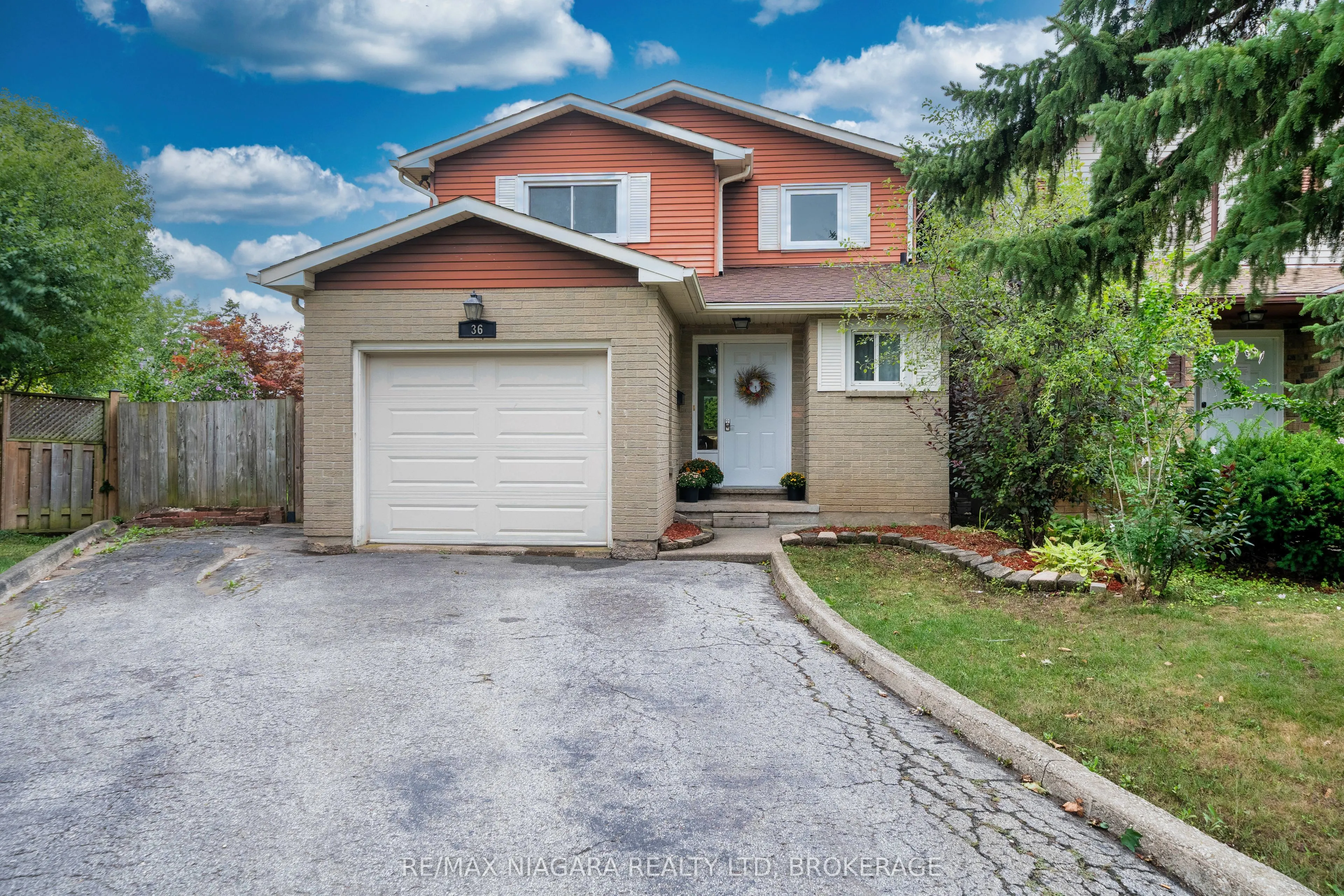 36 BAXTER Crescent