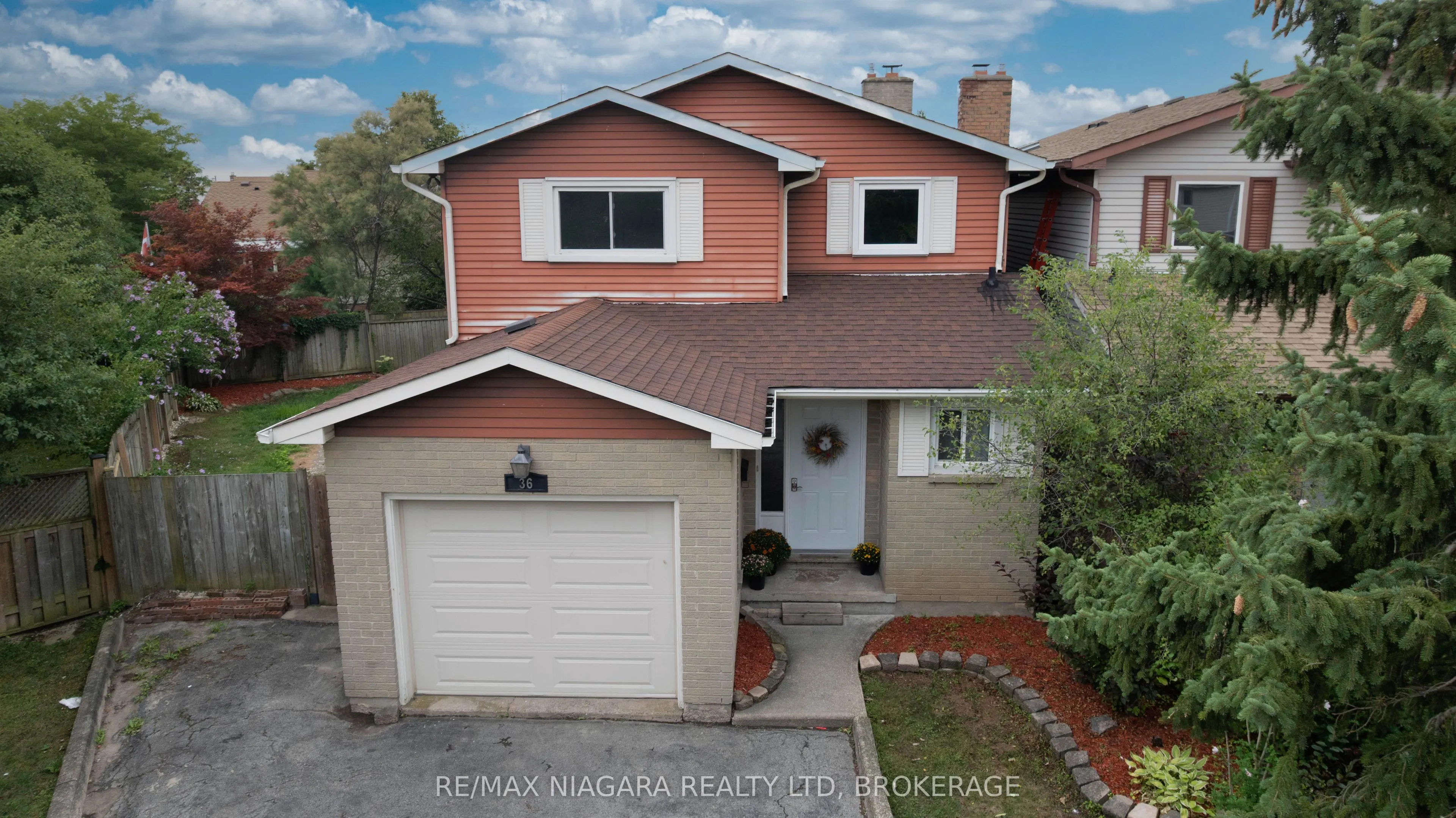 36 BAXTER Crescent
