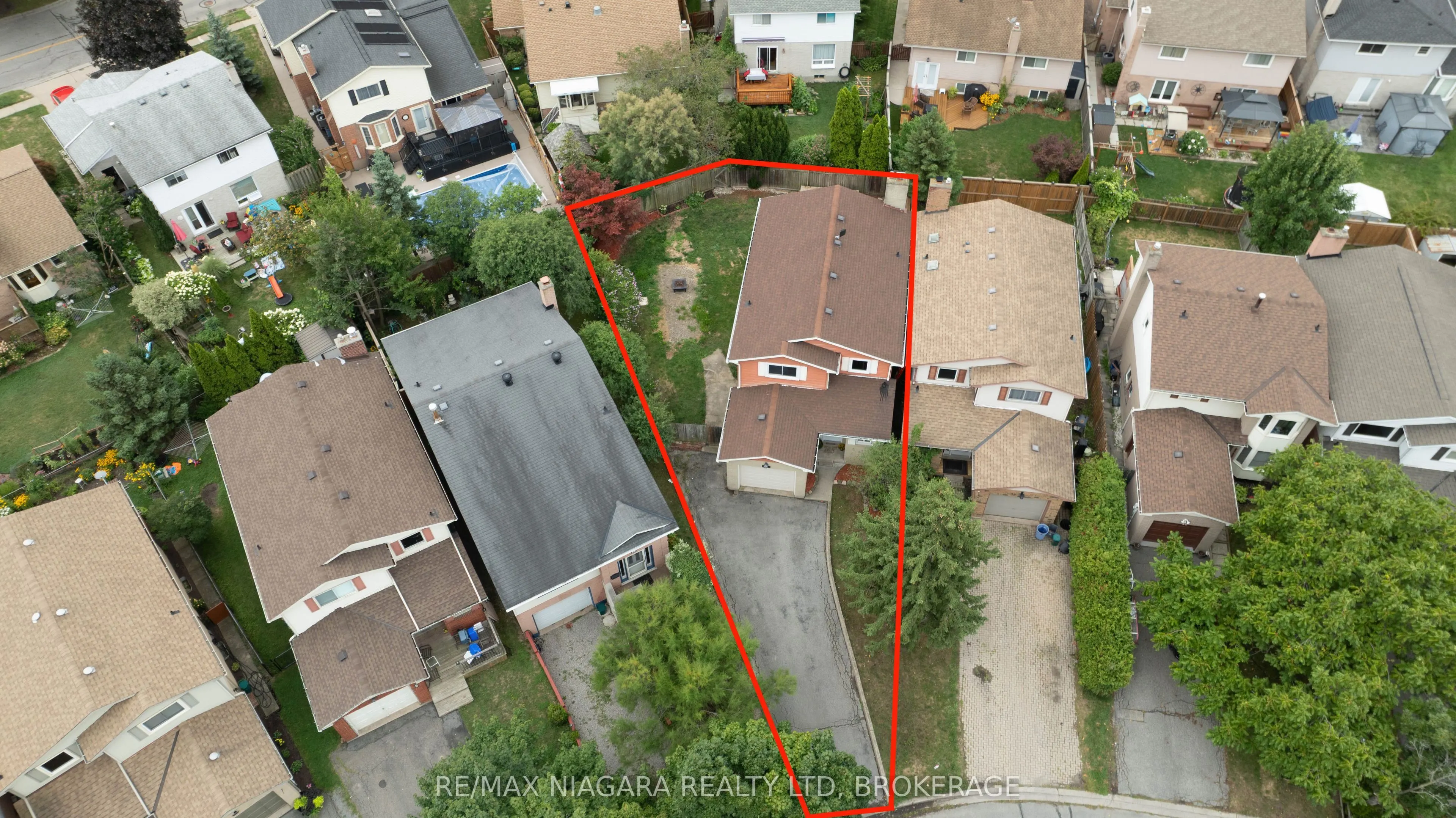 36 BAXTER Crescent