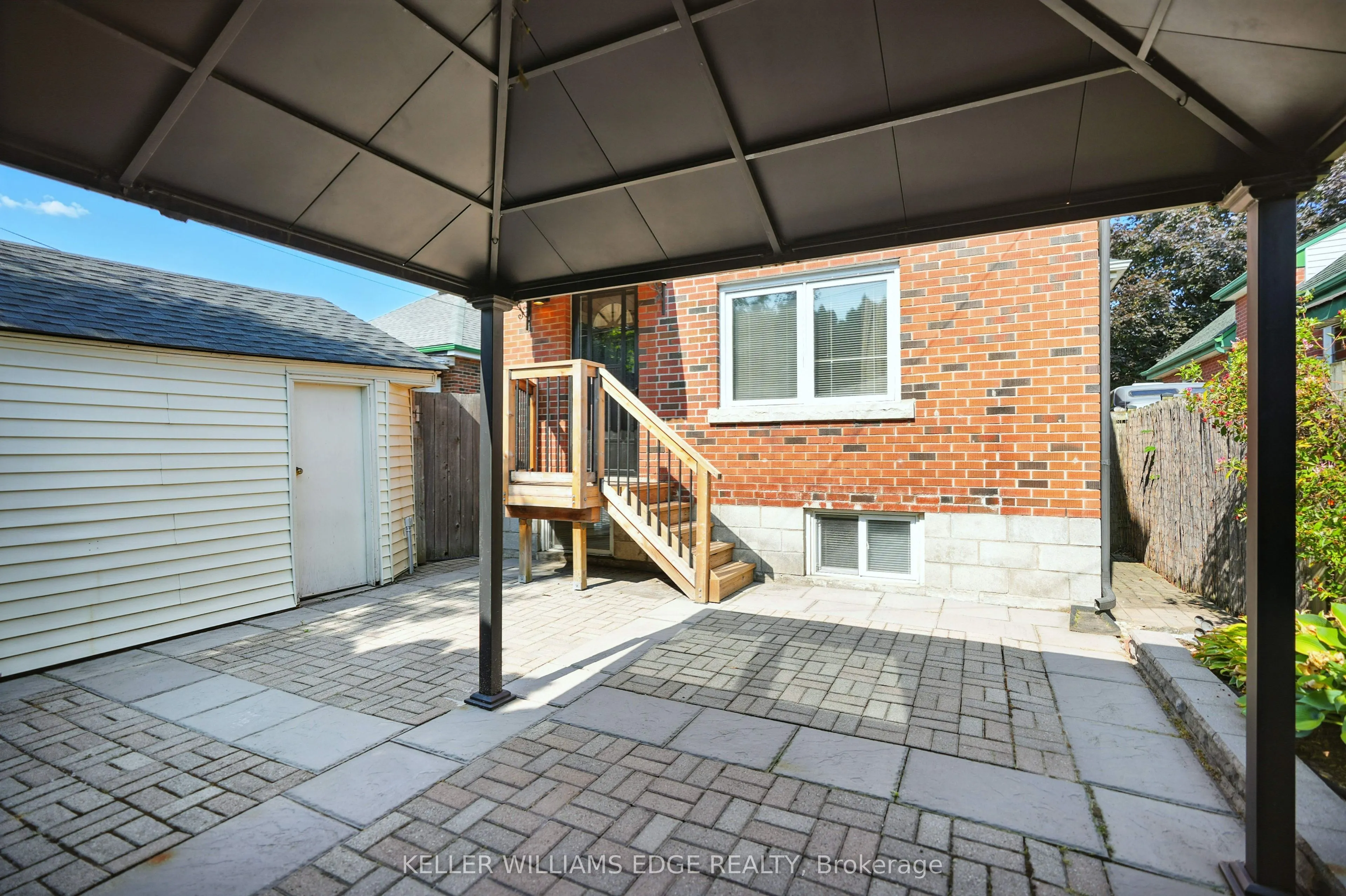 127 Garside Avenue S