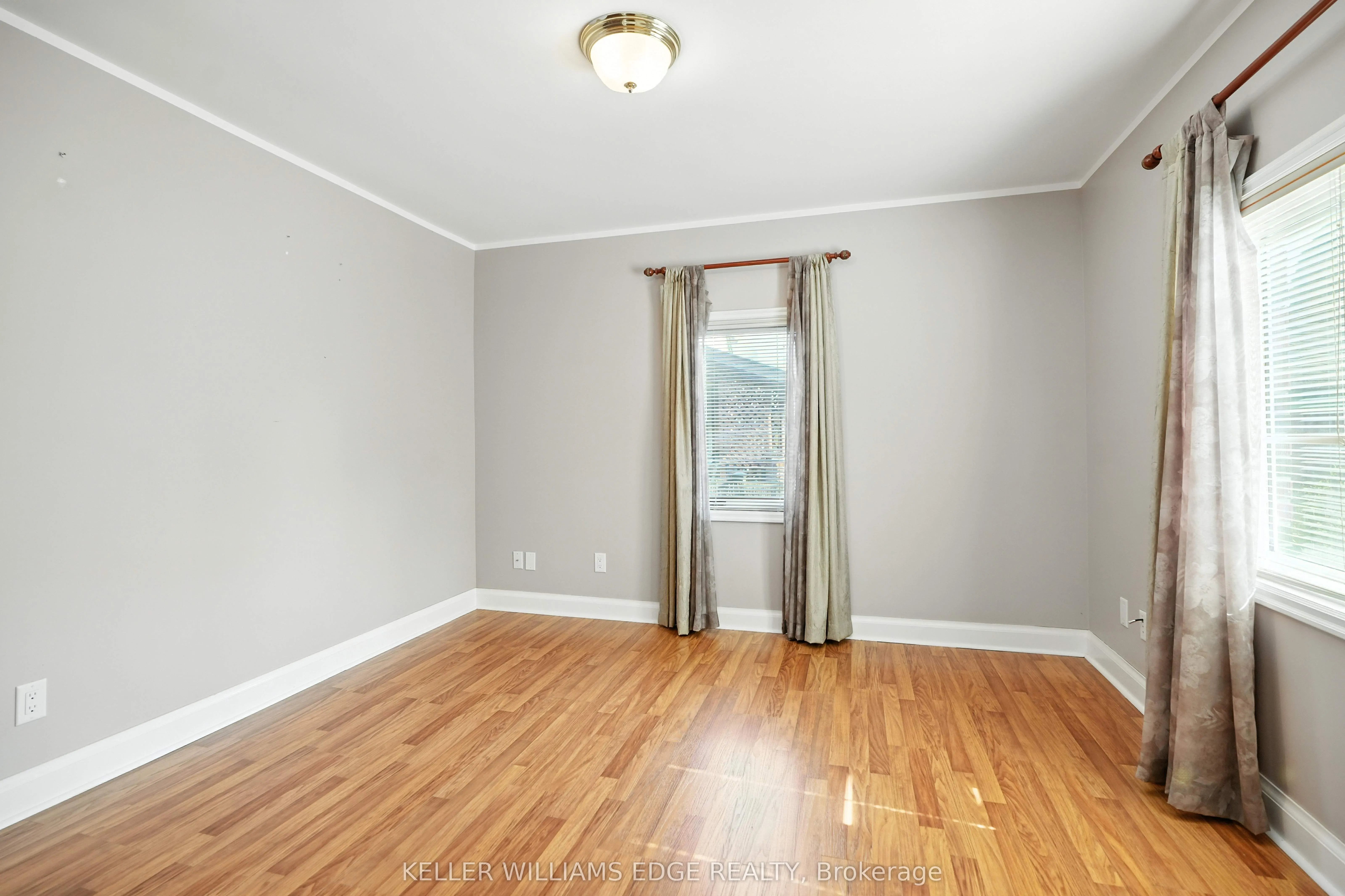 127 Garside Avenue S