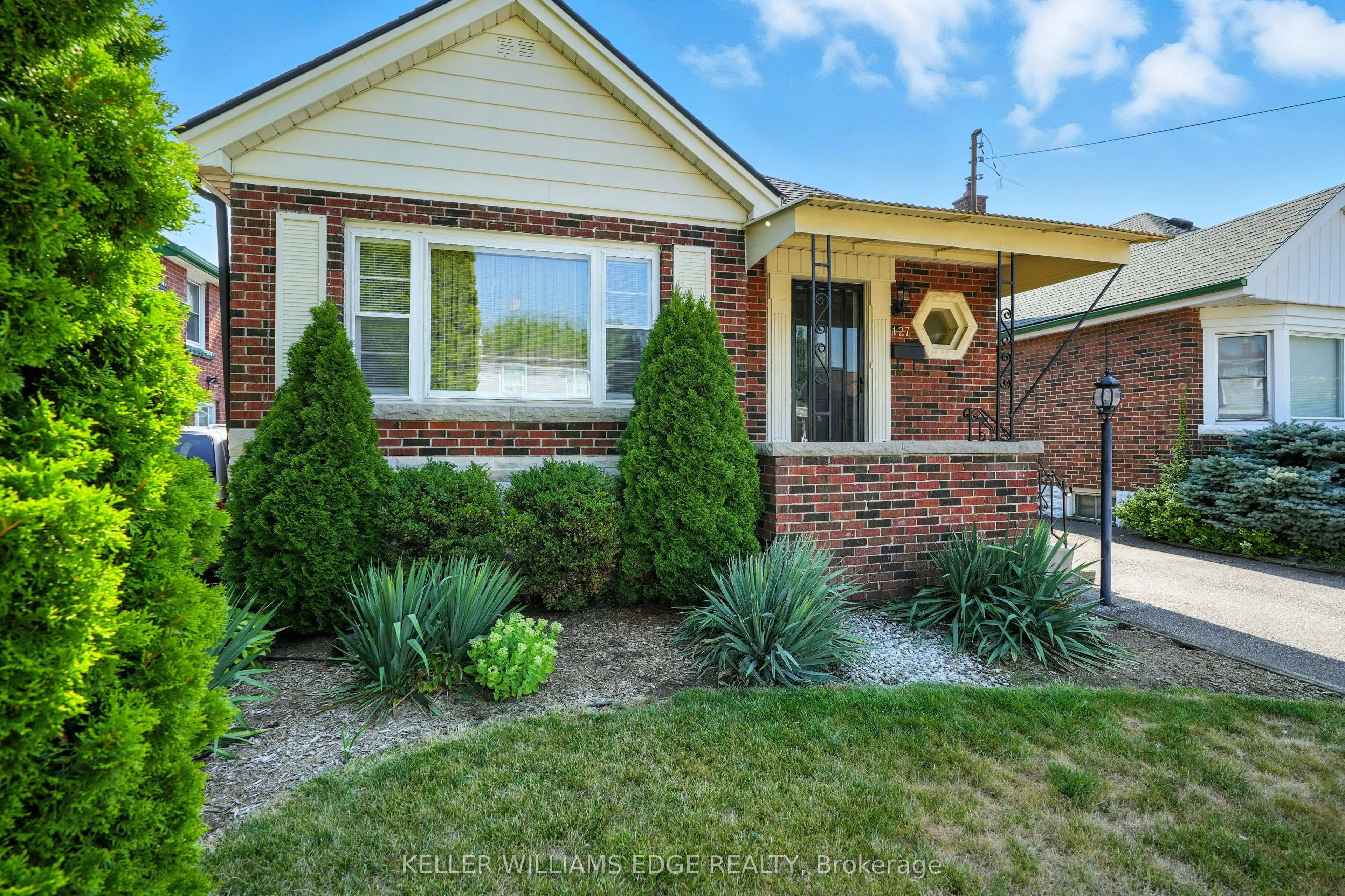 127 Garside Avenue S