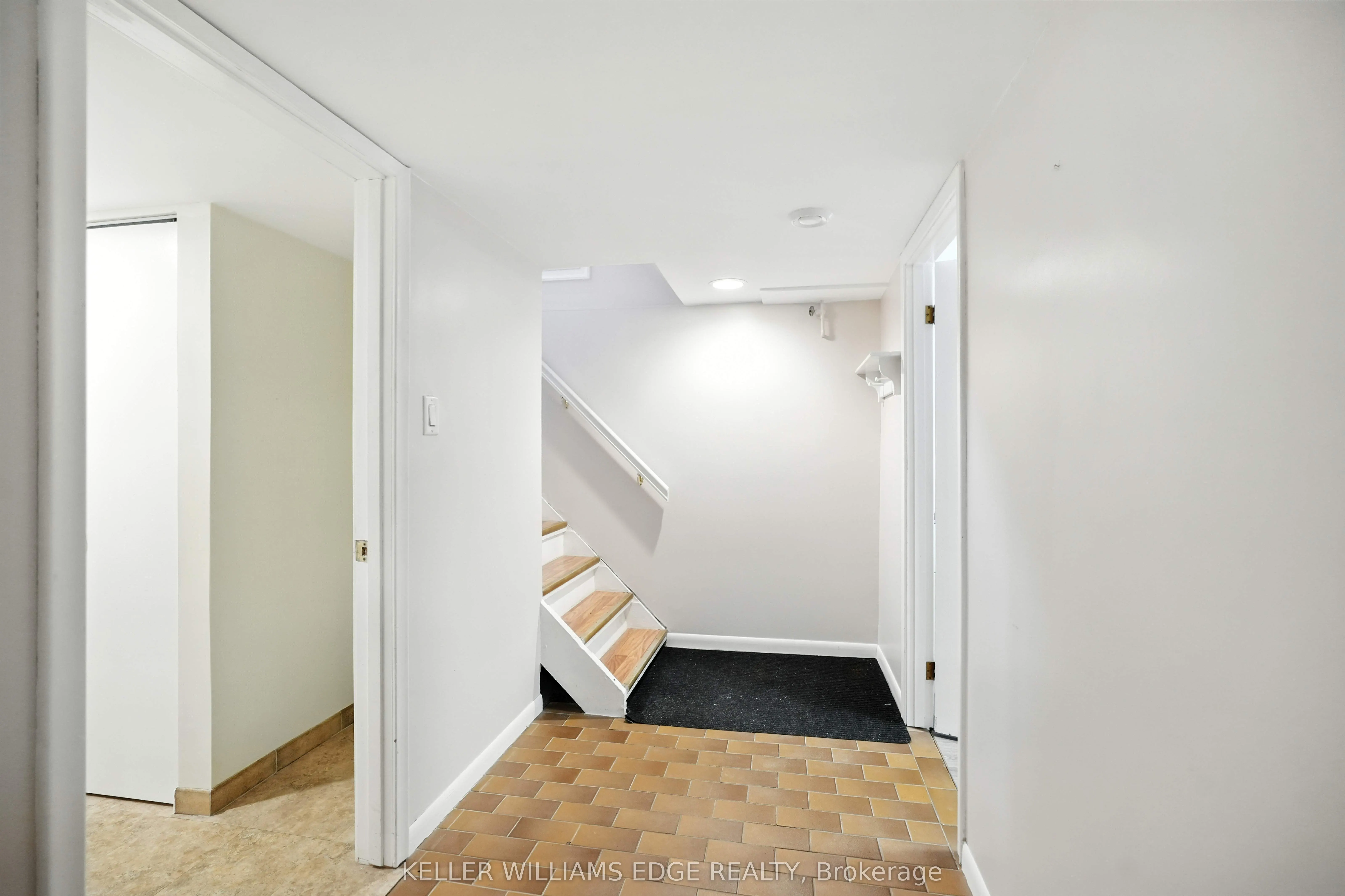 127 Garside Avenue S