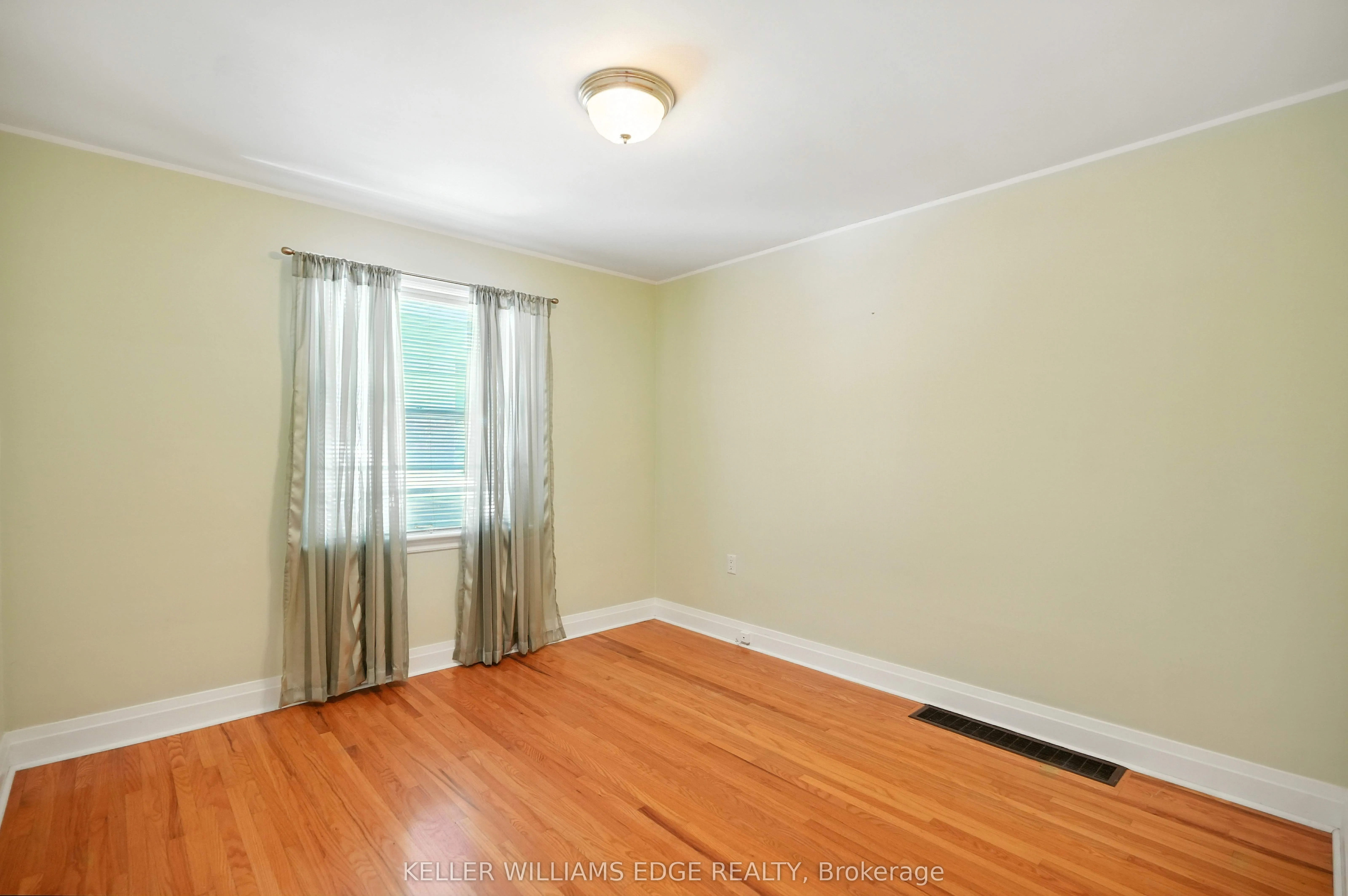 127 Garside Avenue S