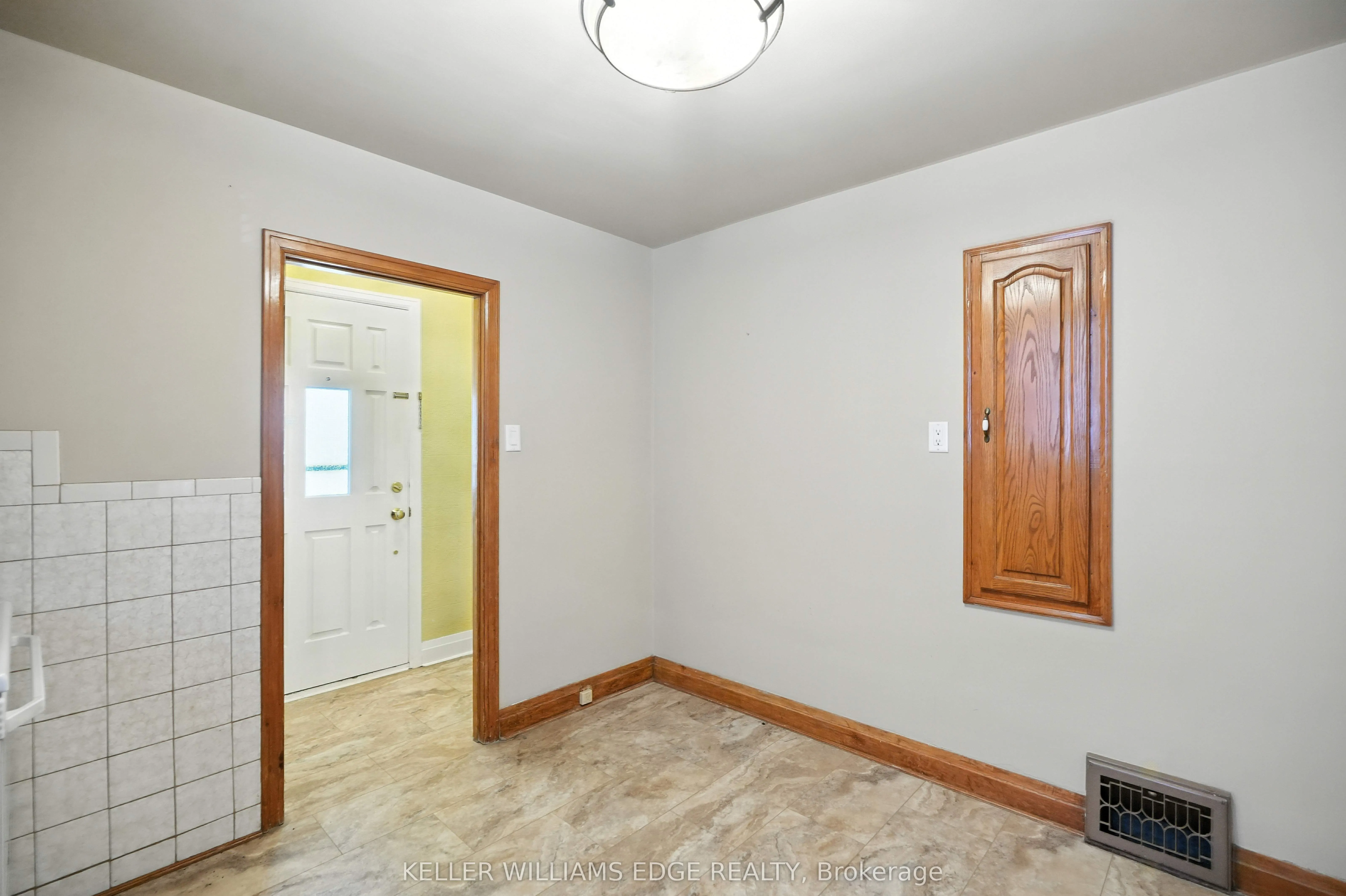 127 Garside Avenue S