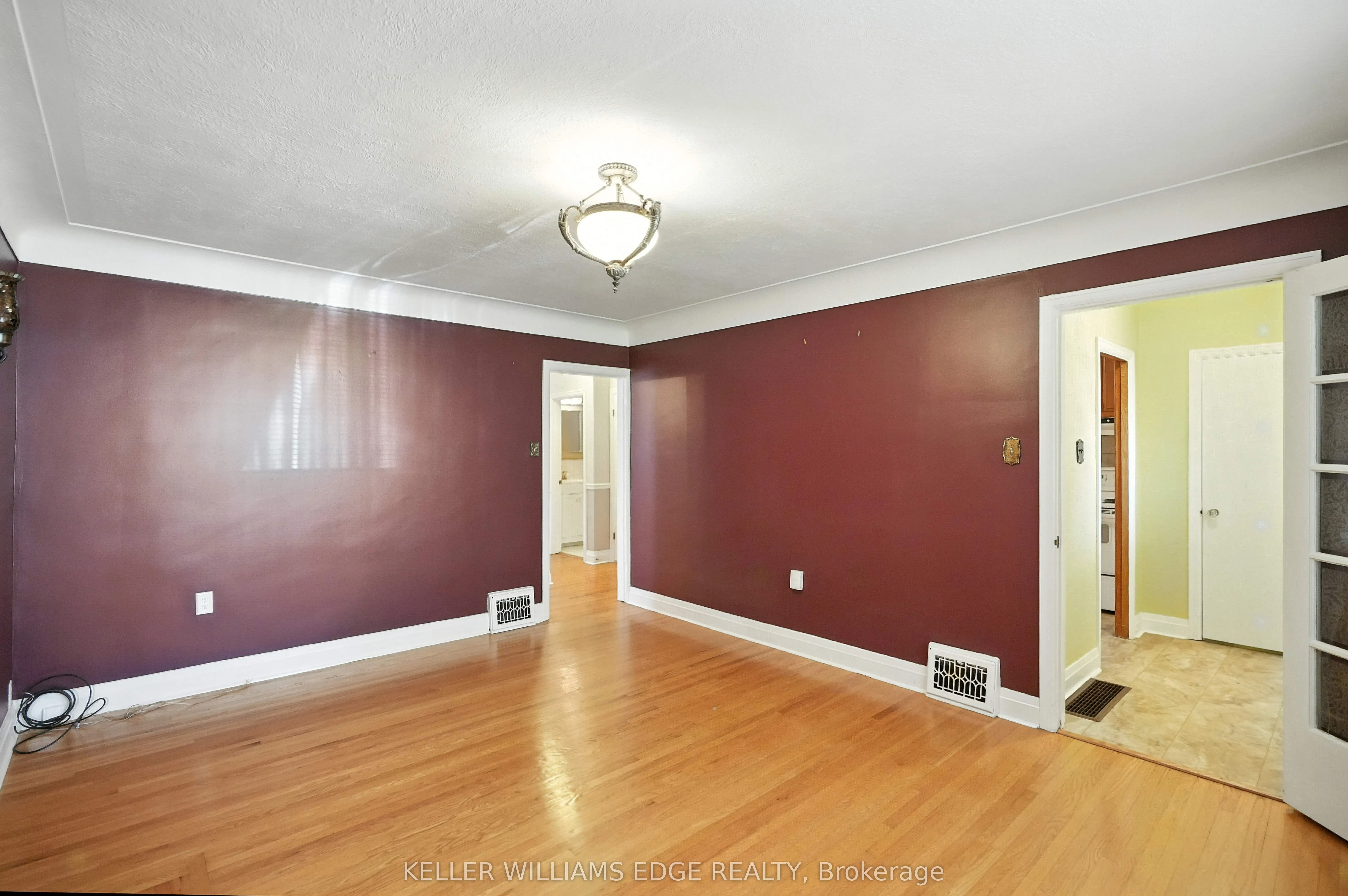127 Garside Avenue S