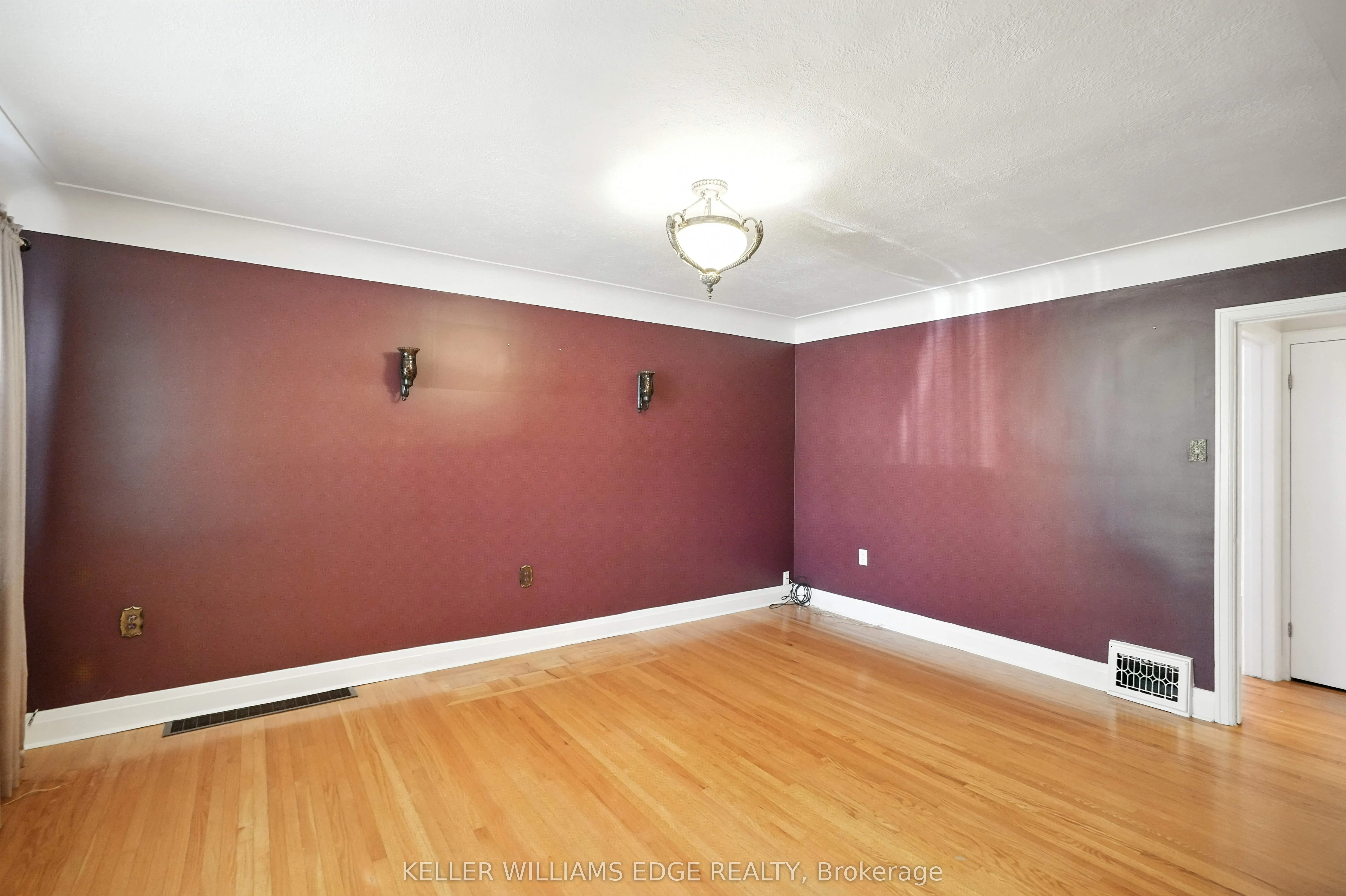 127 Garside Avenue S