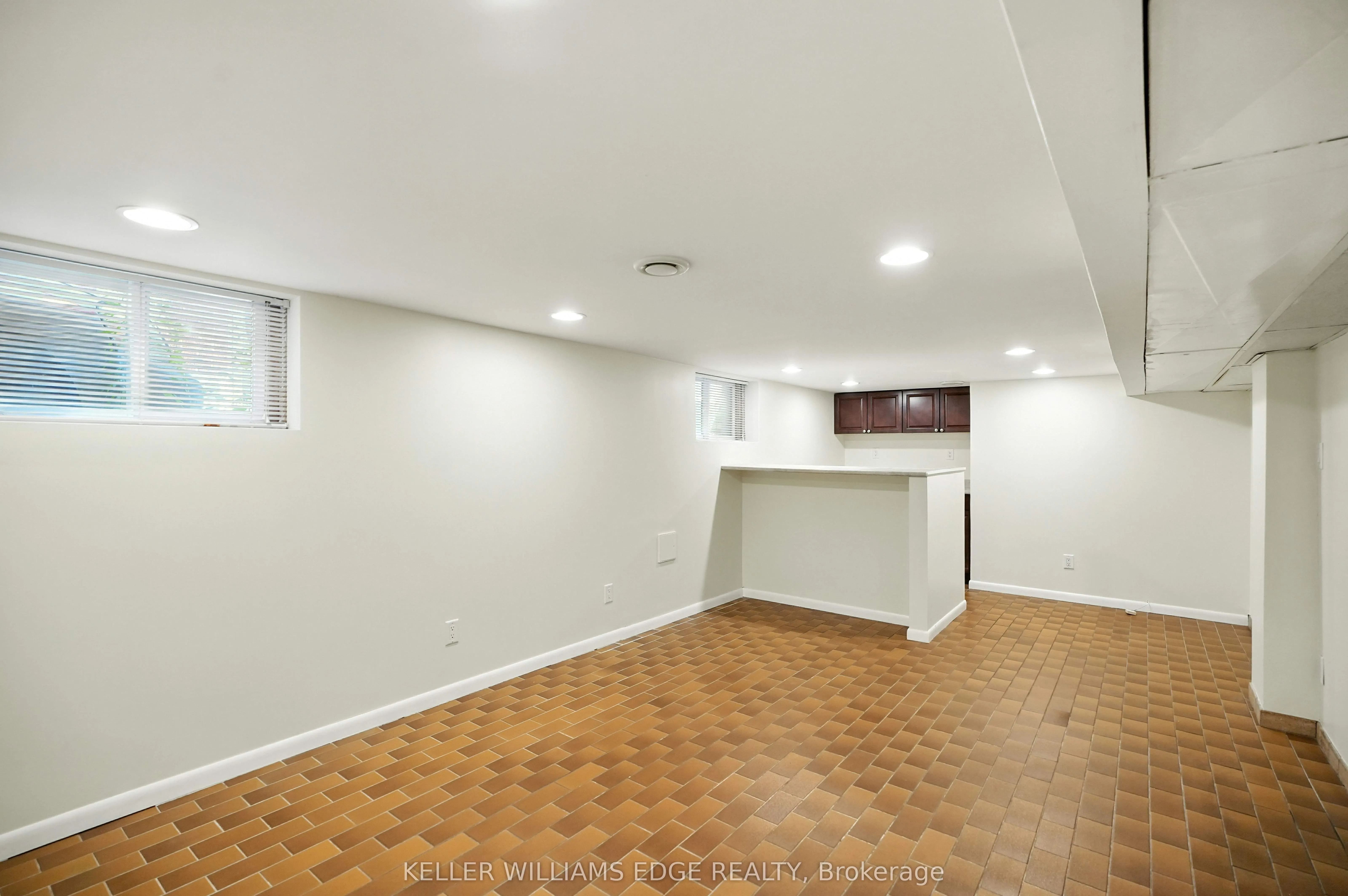 127 Garside Avenue S