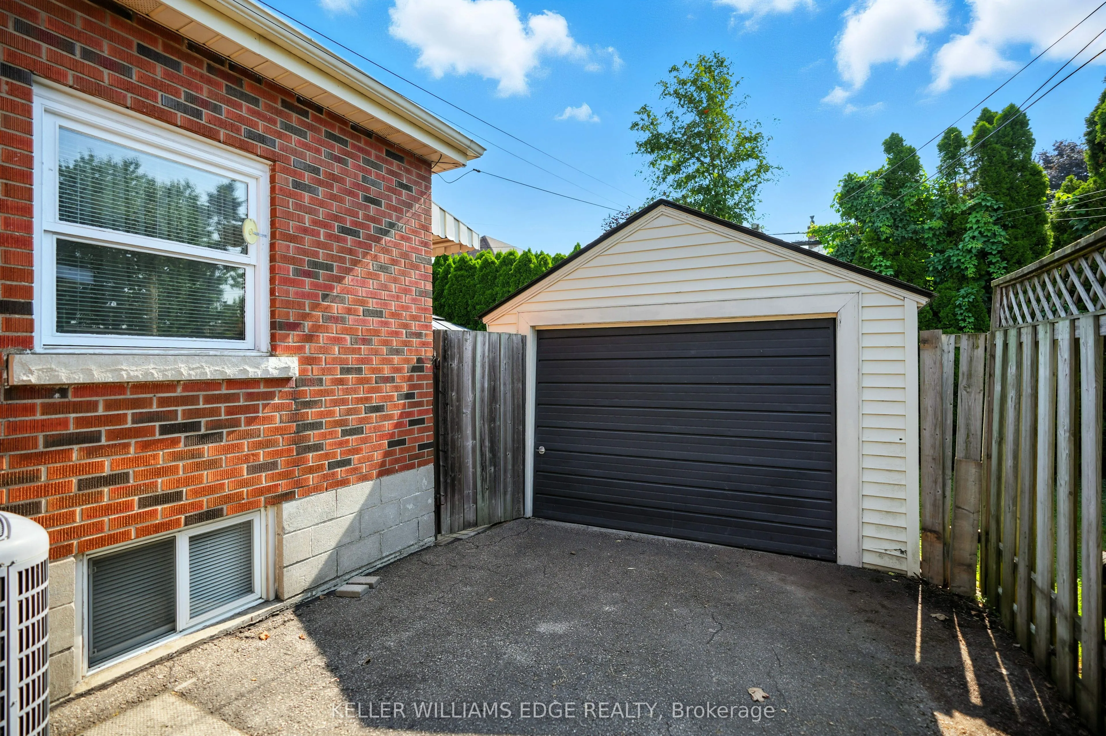 127 Garside Avenue S