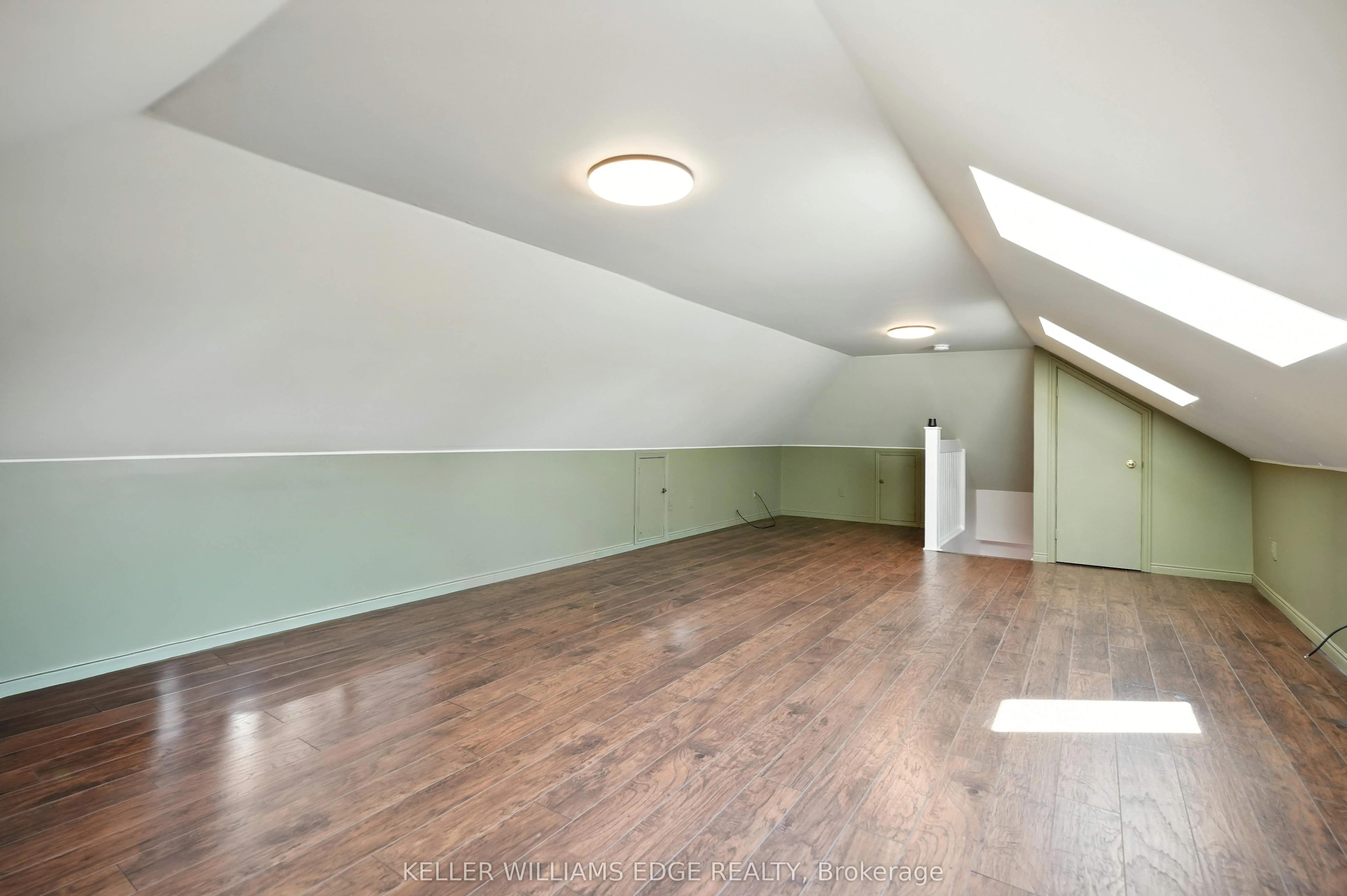 127 Garside Avenue S