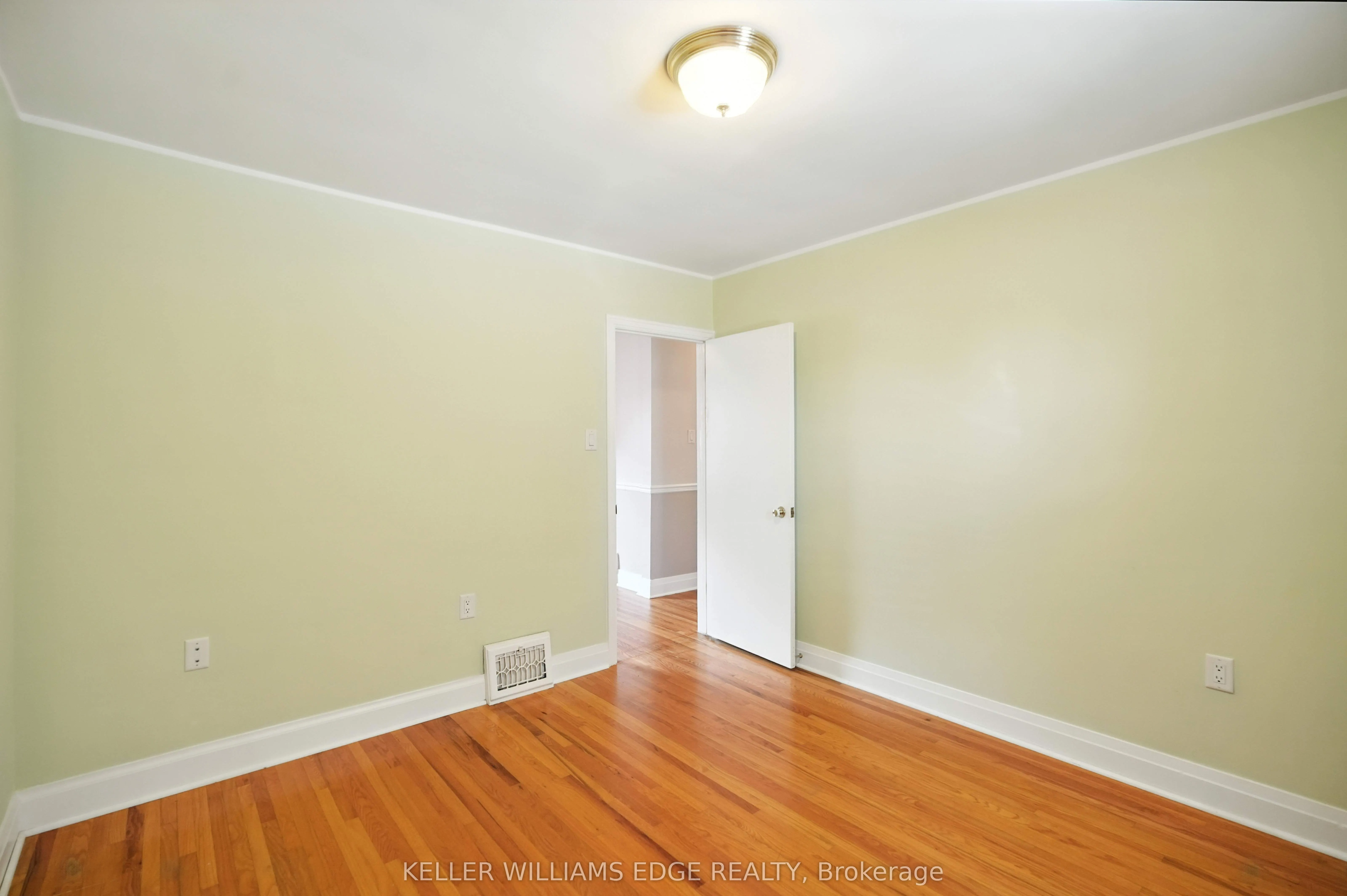 127 Garside Avenue S