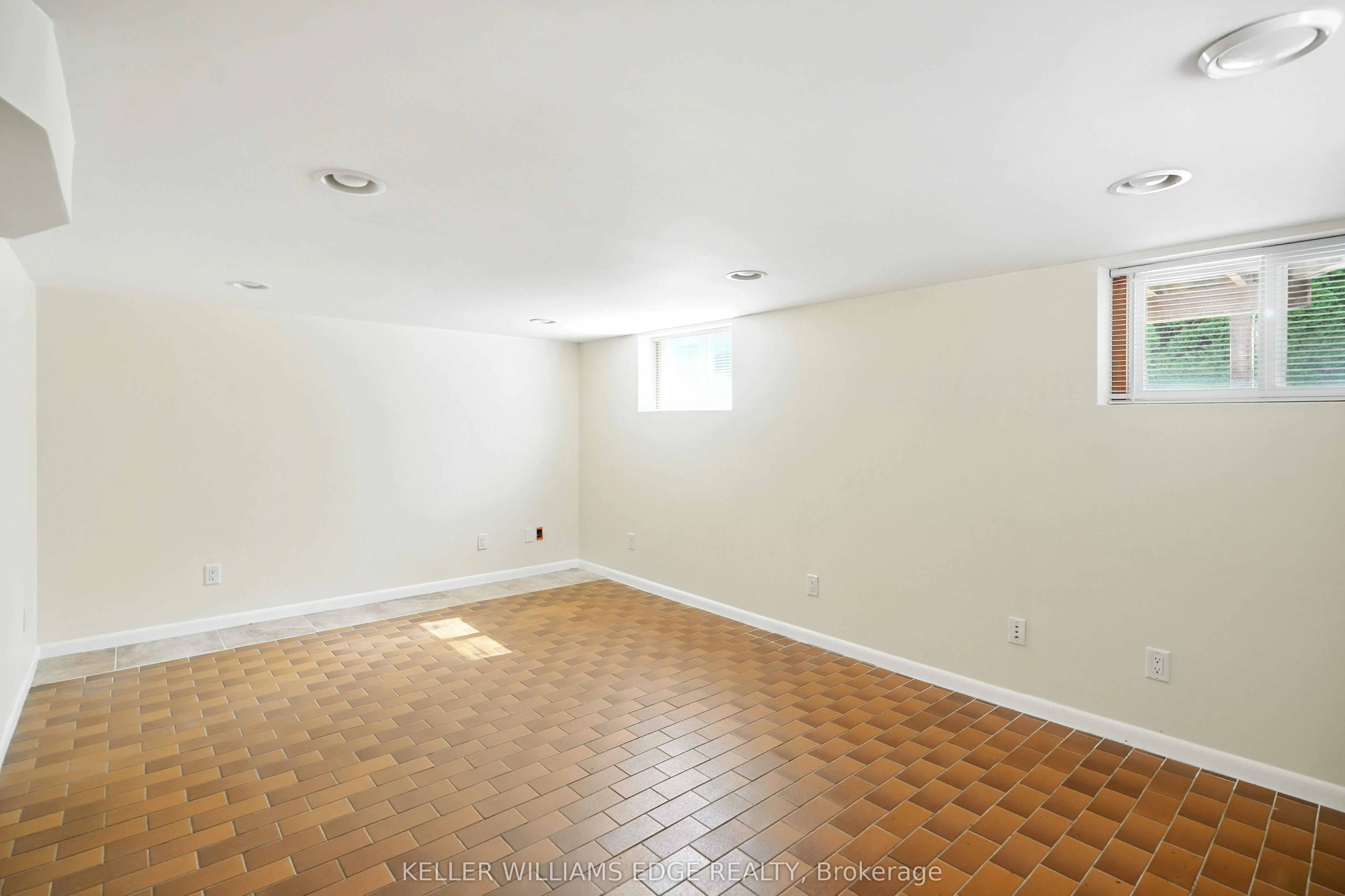 127 Garside Avenue S