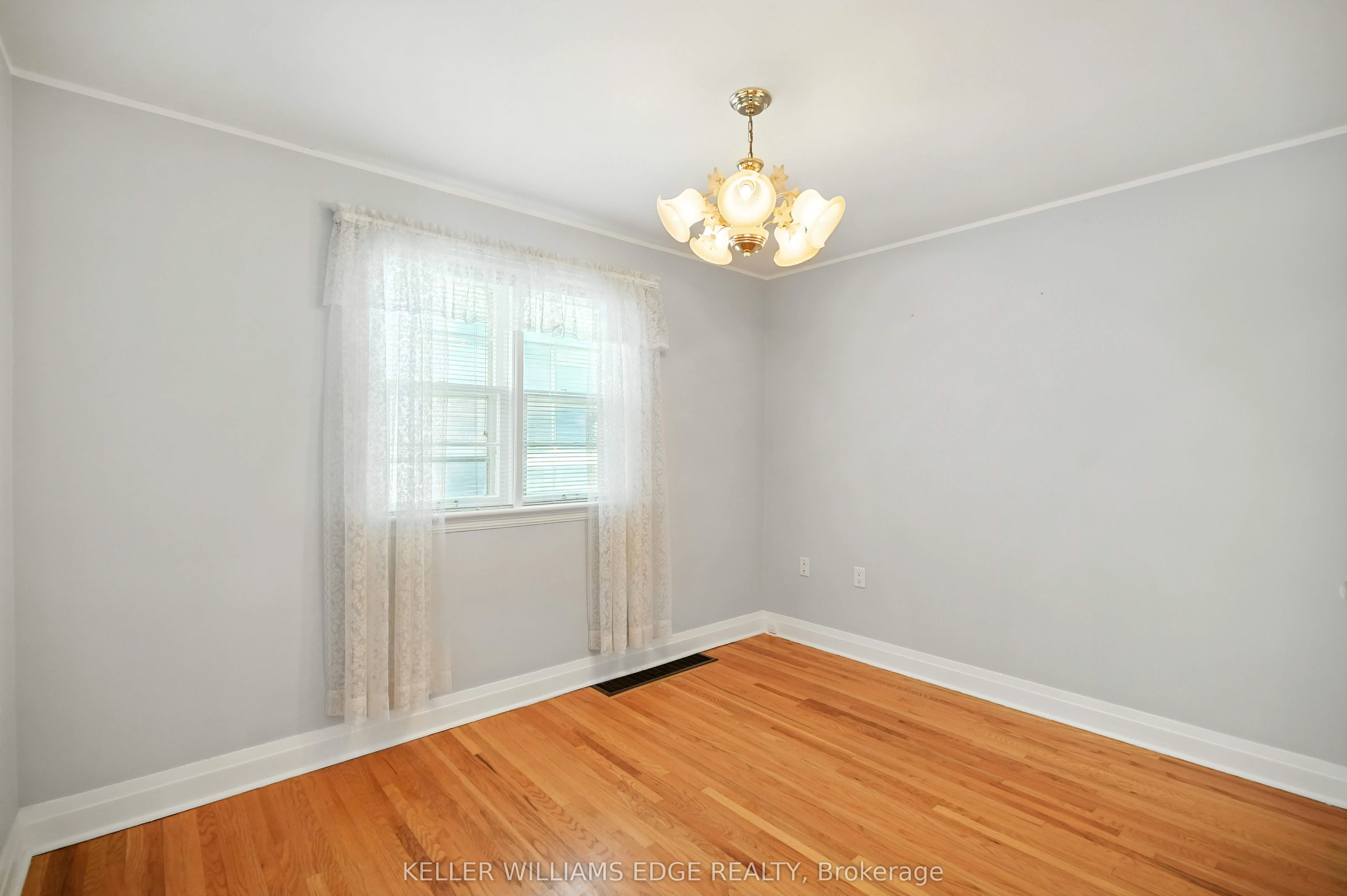 127 Garside Avenue S