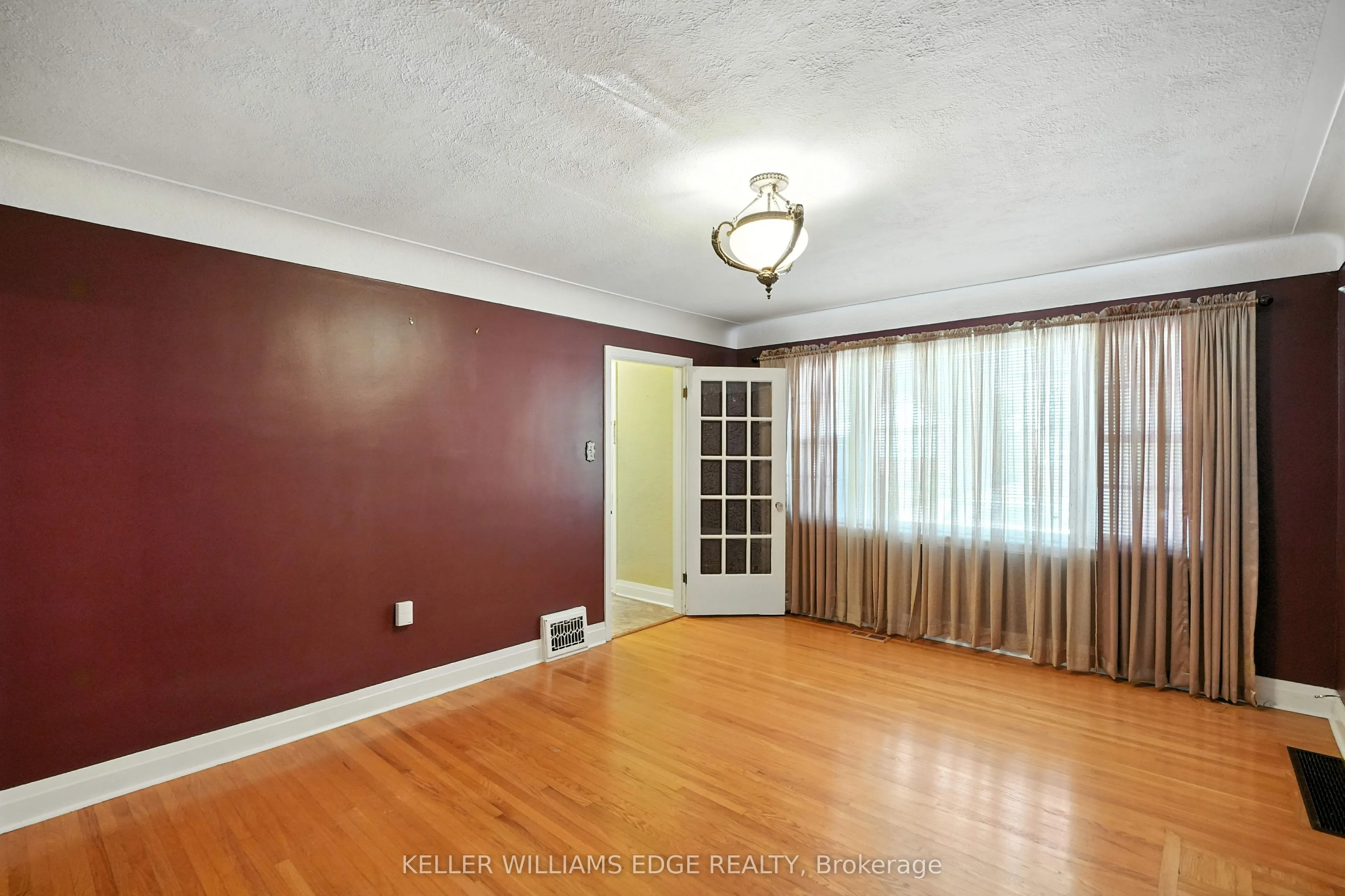 127 Garside Avenue S