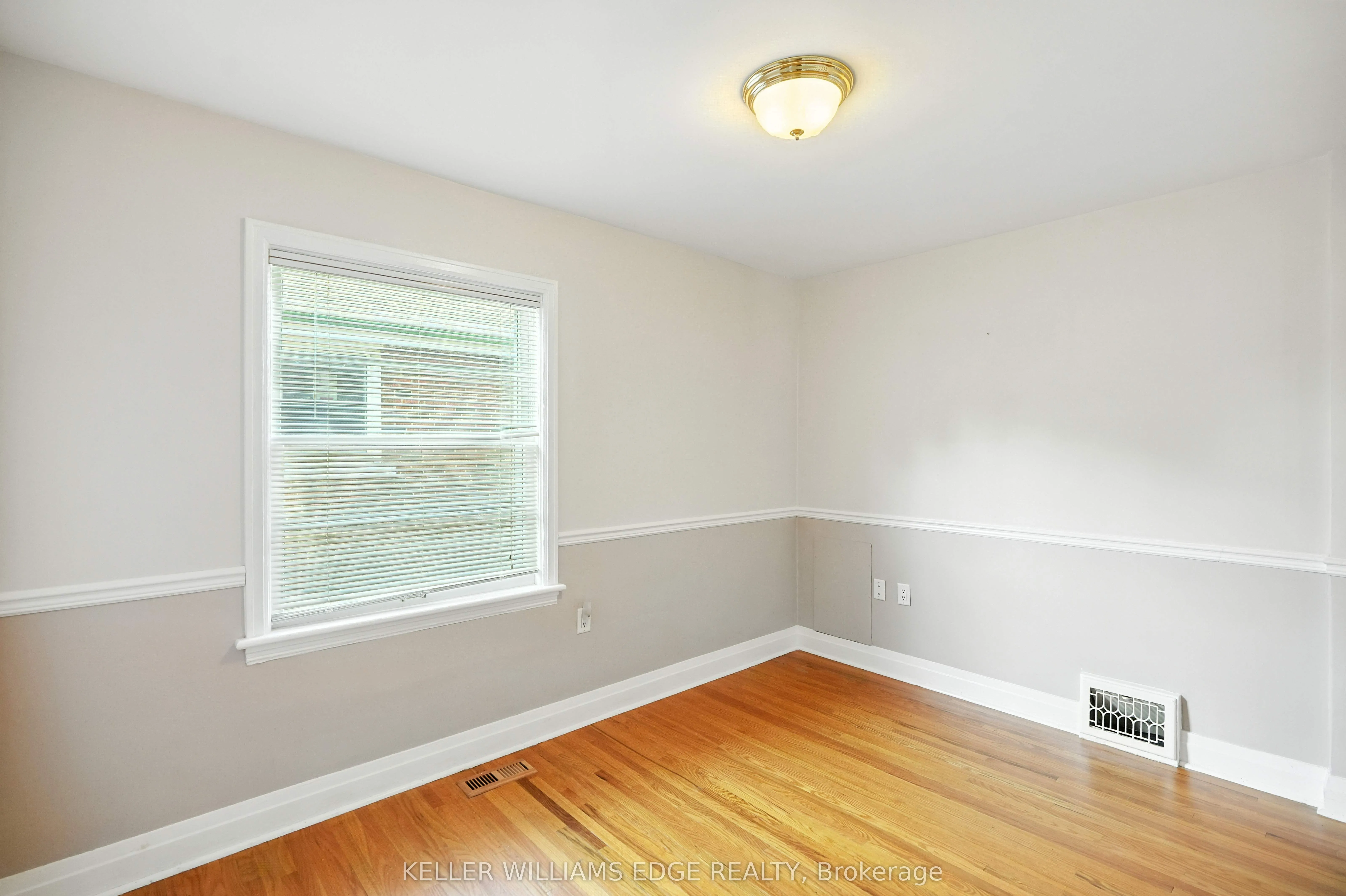 127 Garside Avenue S