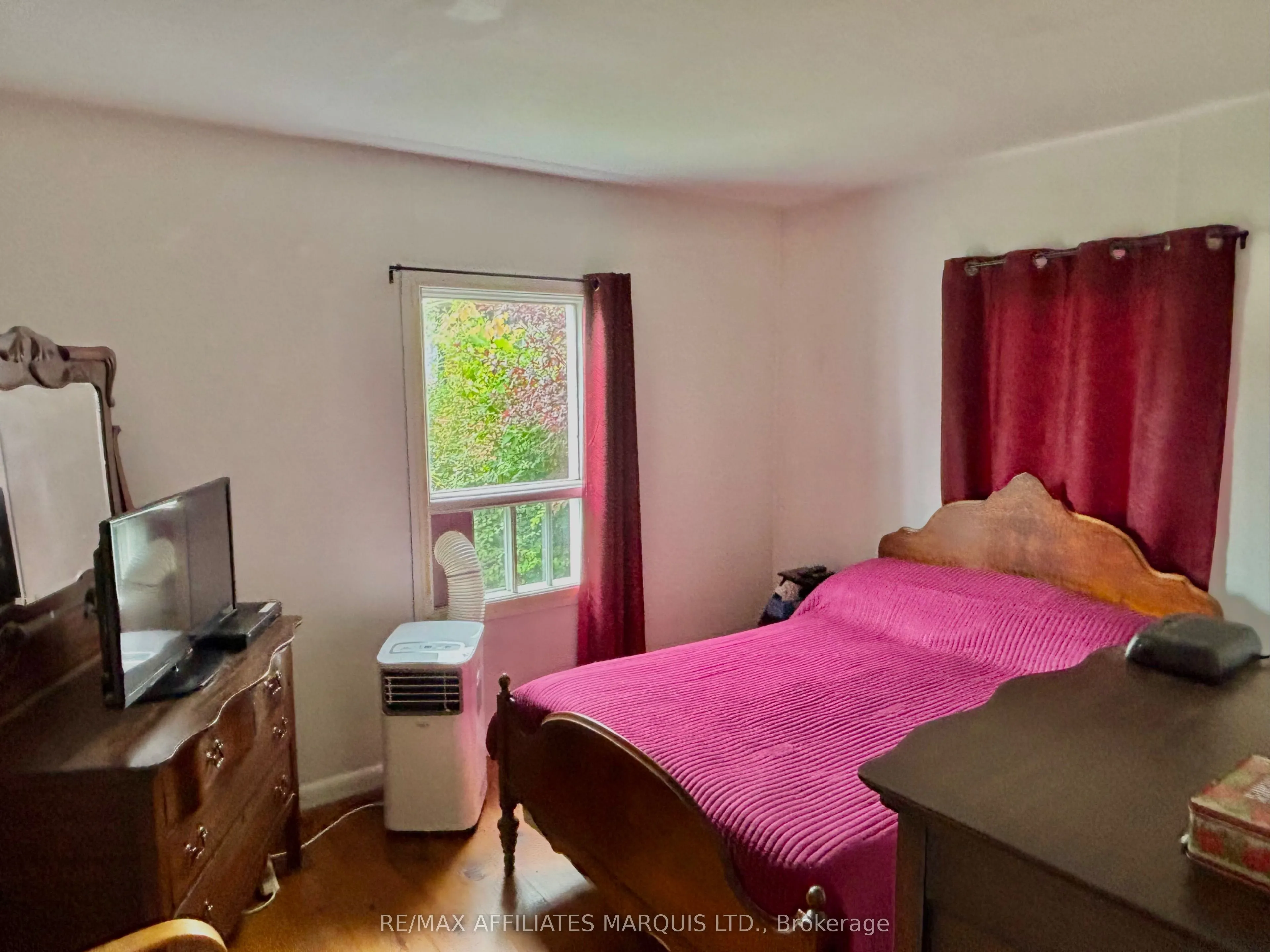 452 Dominion St Street S