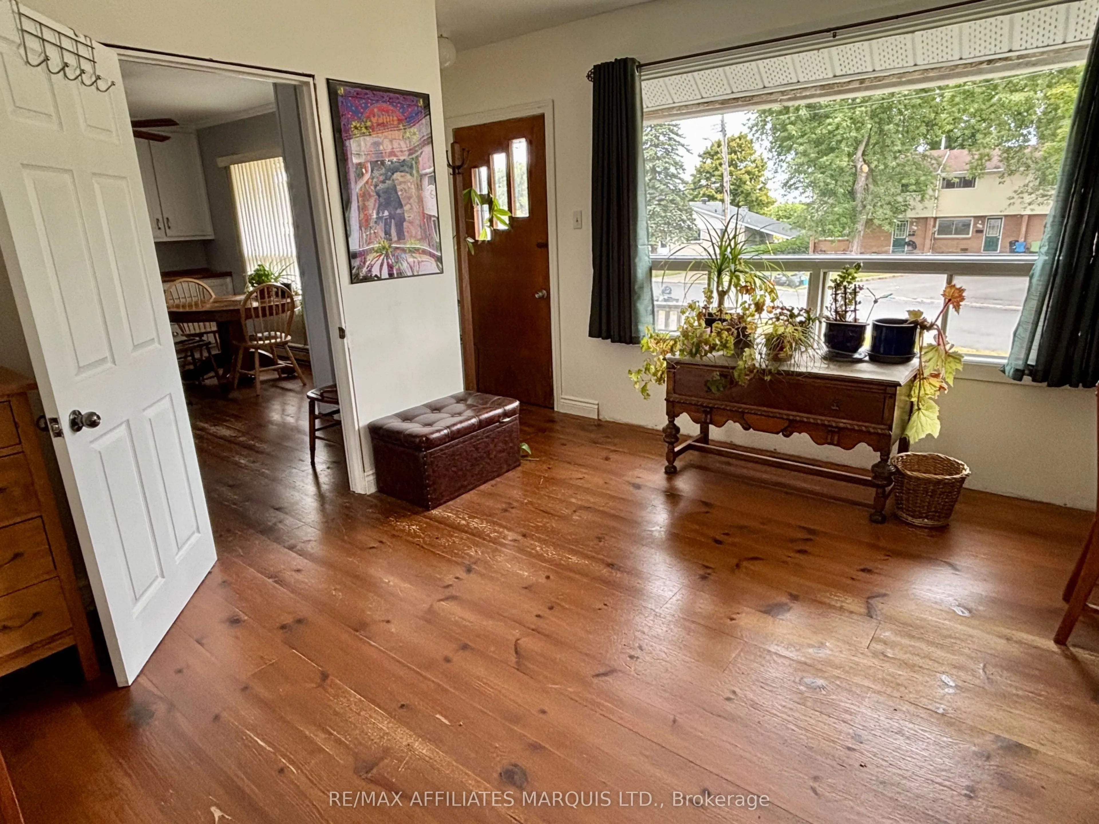 452 Dominion St Street S