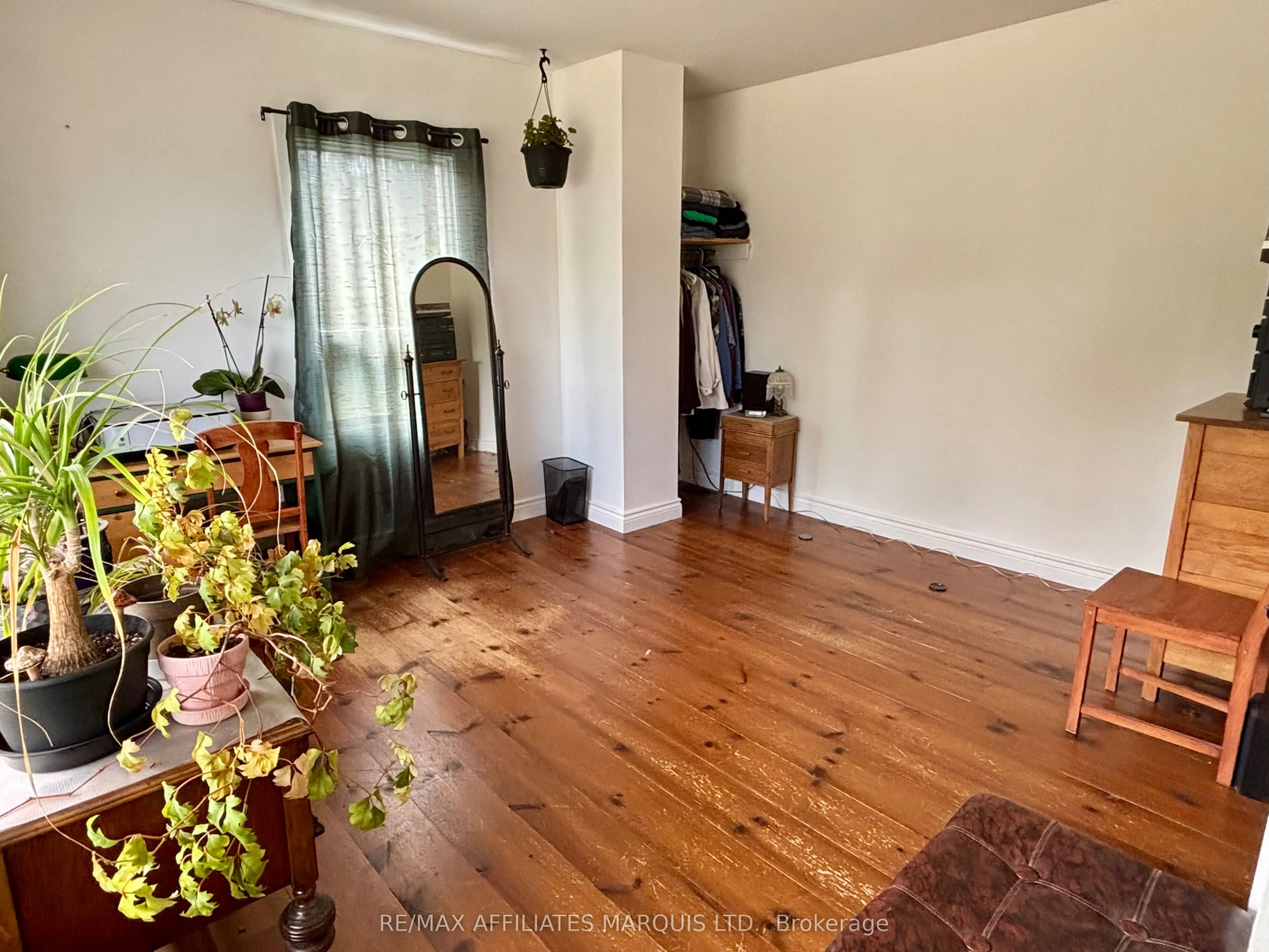 452 Dominion St Street S